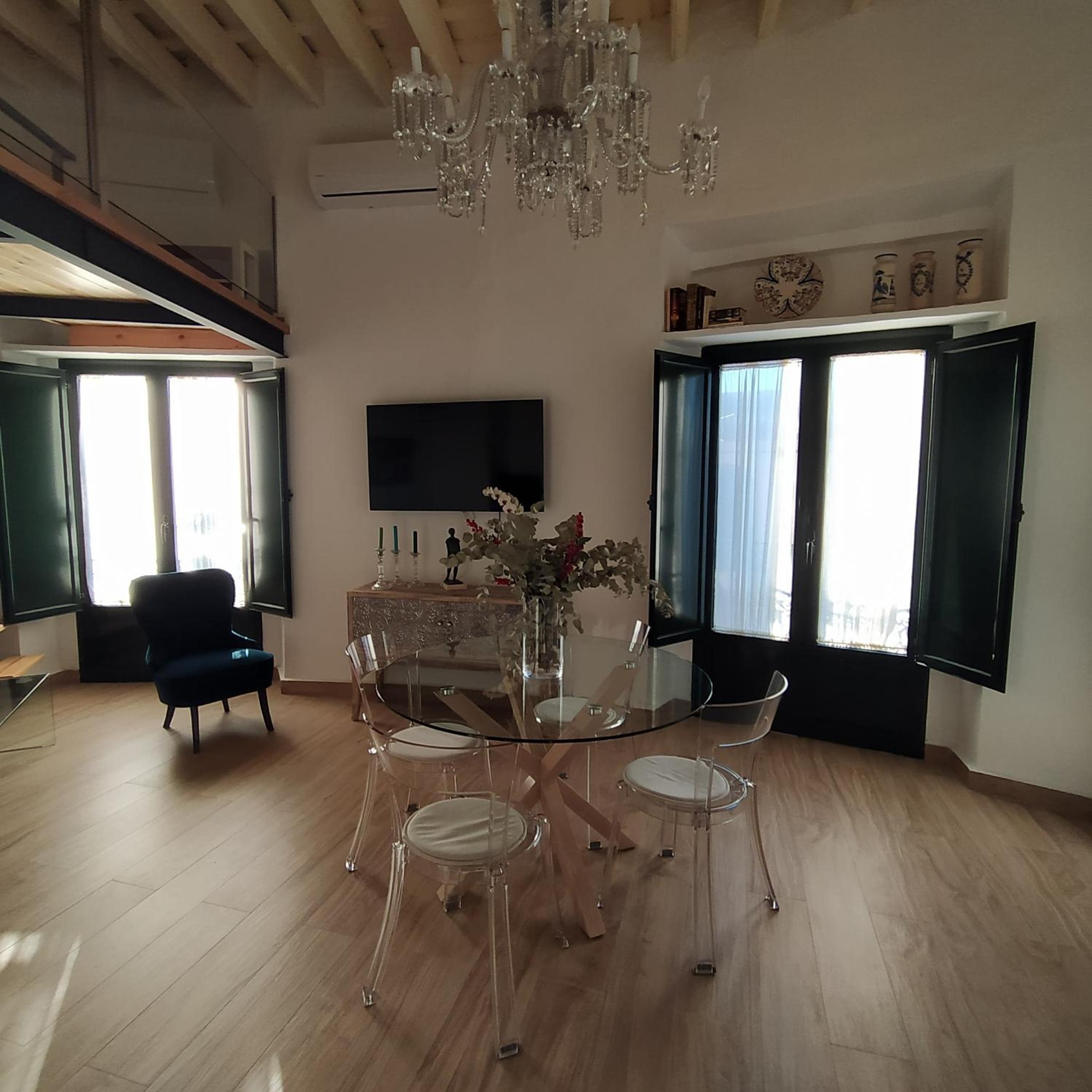 Casa Mora Triana