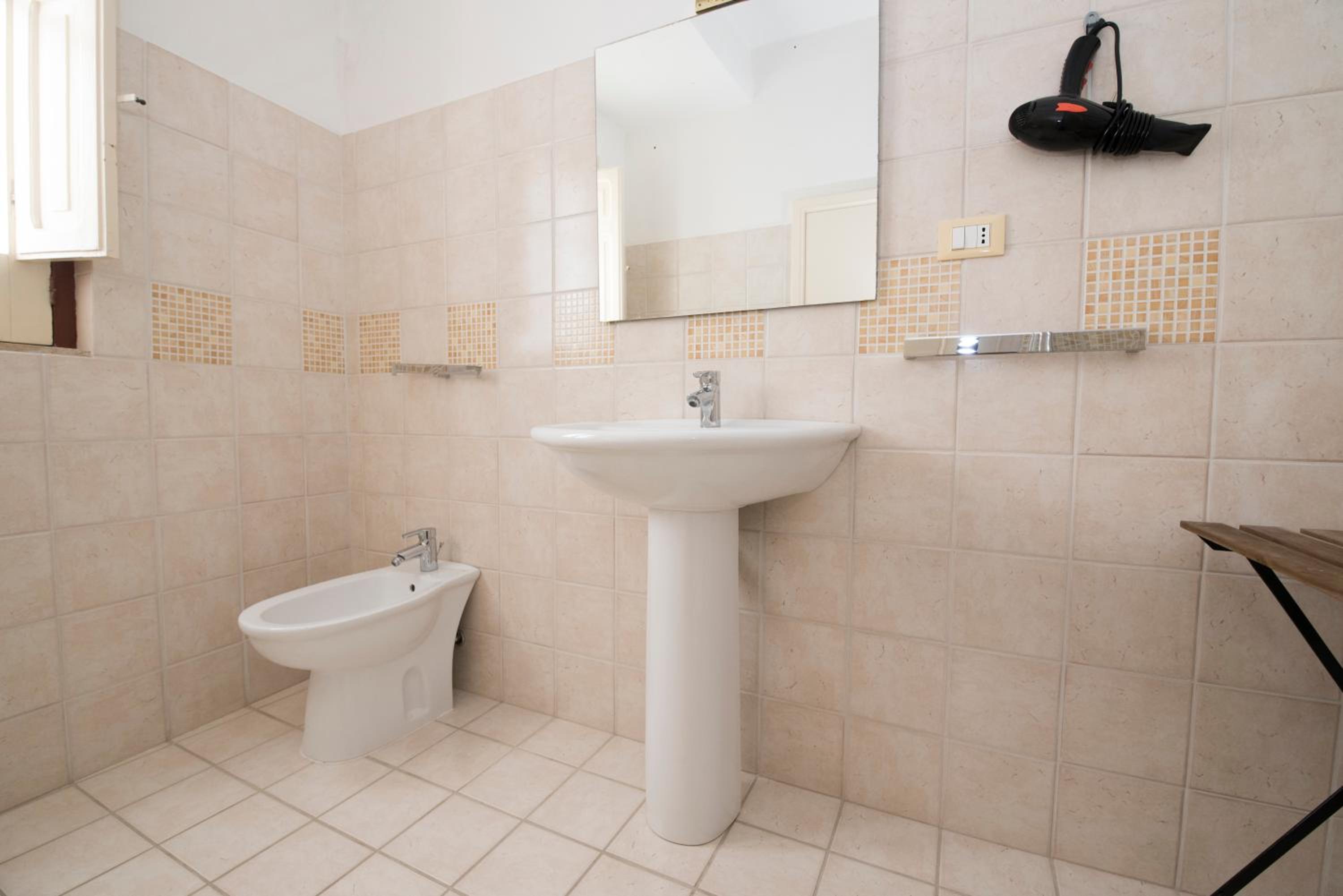 Casa Taro en Noto — bathroom