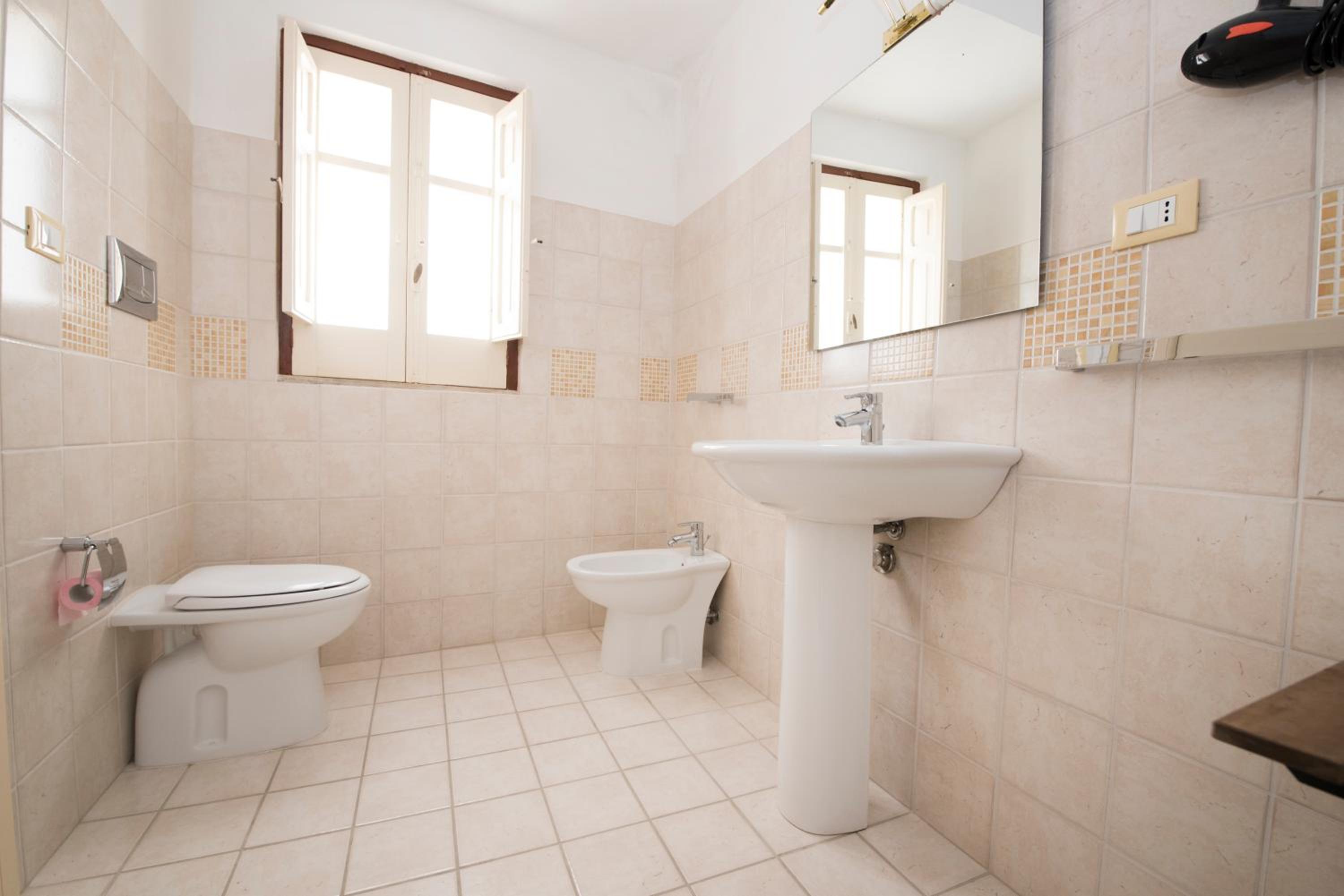 Casa Taro en Noto — bathroom