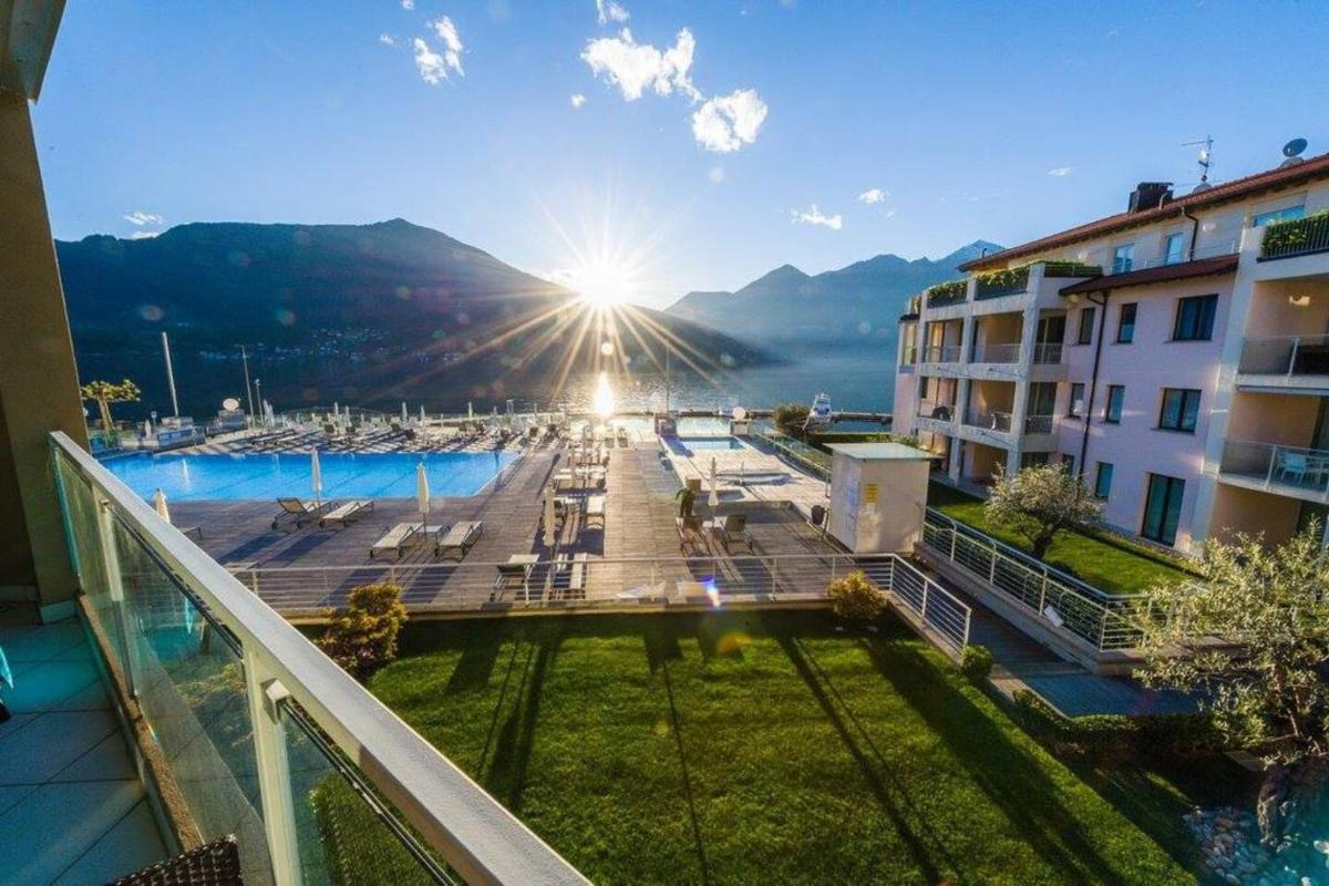 4 bedroom apartment with pool & jacuzzi view 2