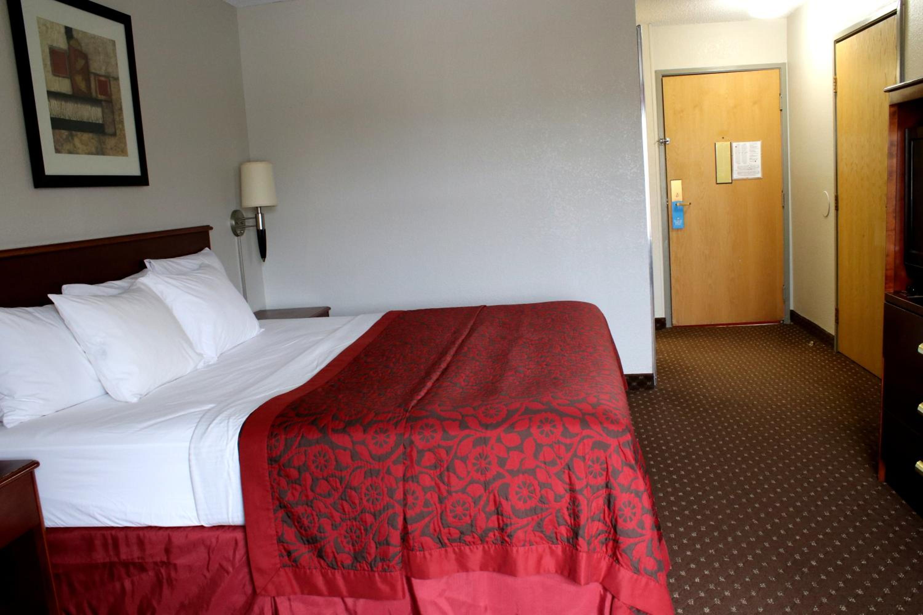 Bloomington Vacations - Days Inn  Suites by Wyndham Bloomington/Normal IL - Property Image 9