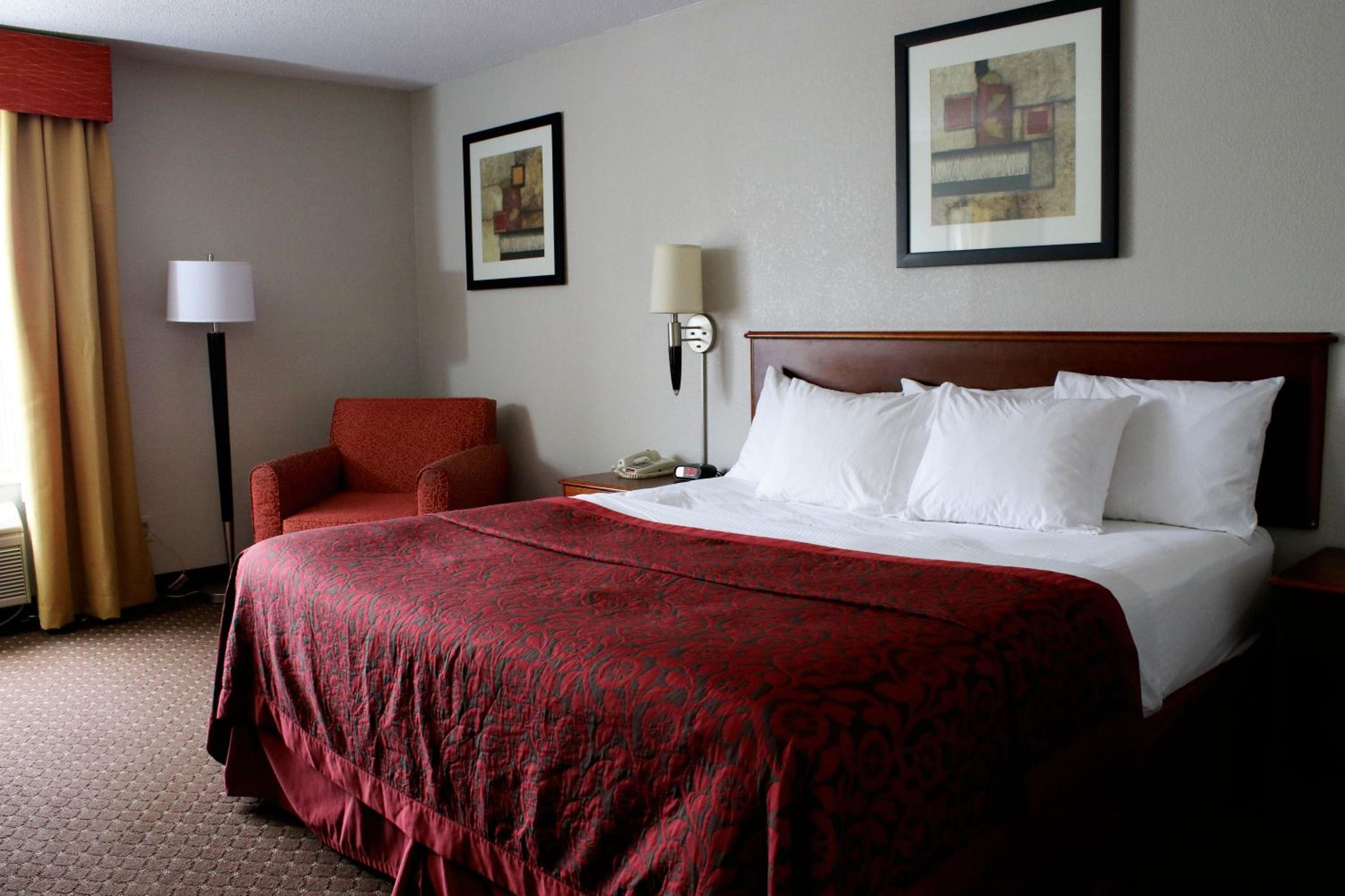 Bloomington Vacations - Days Inn  Suites by Wyndham Bloomington/Normal IL - Property Image 1