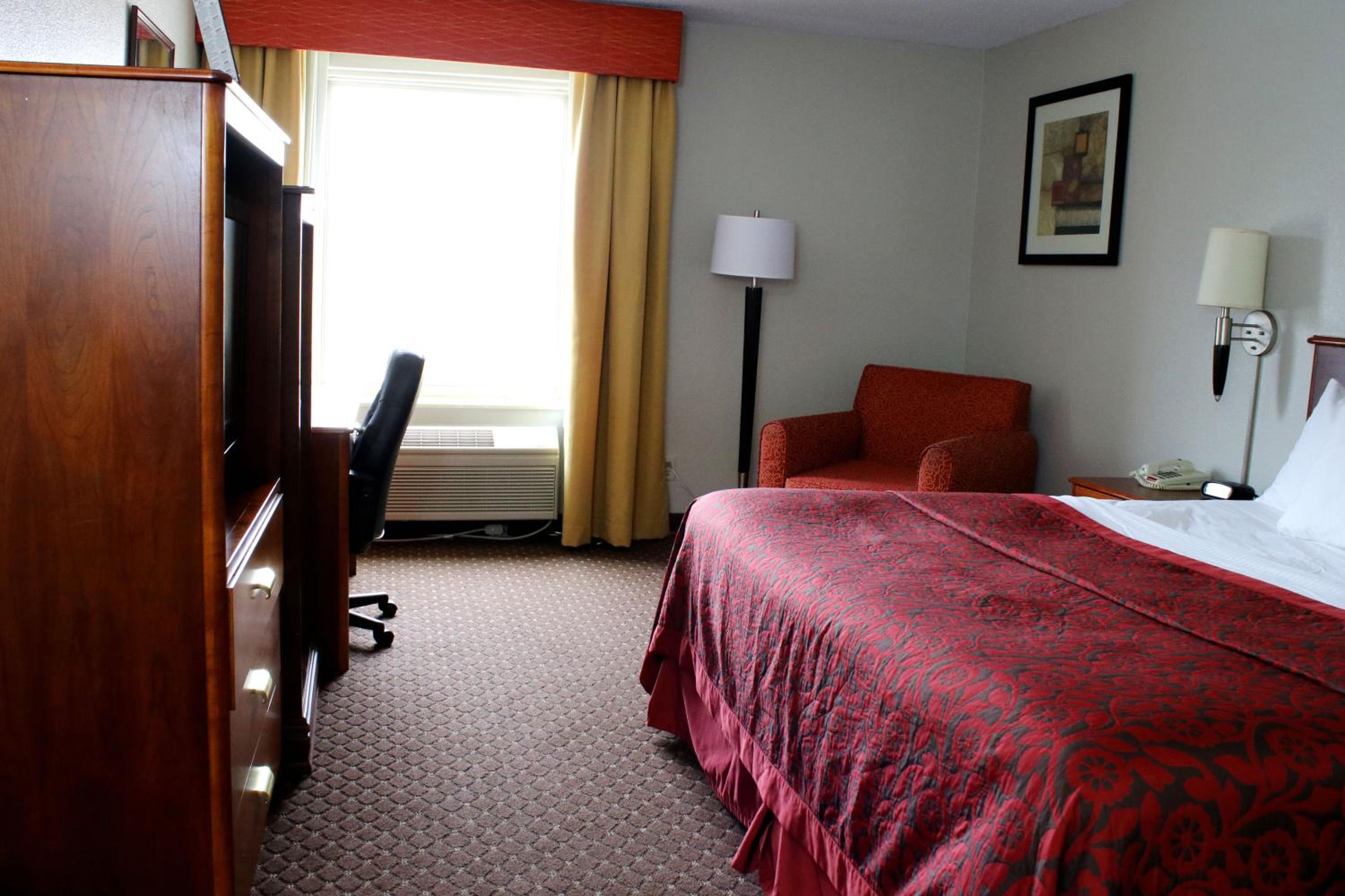 Bloomington Vacations - Days Inn  Suites by Wyndham Bloomington/Normal IL - Property Image 34