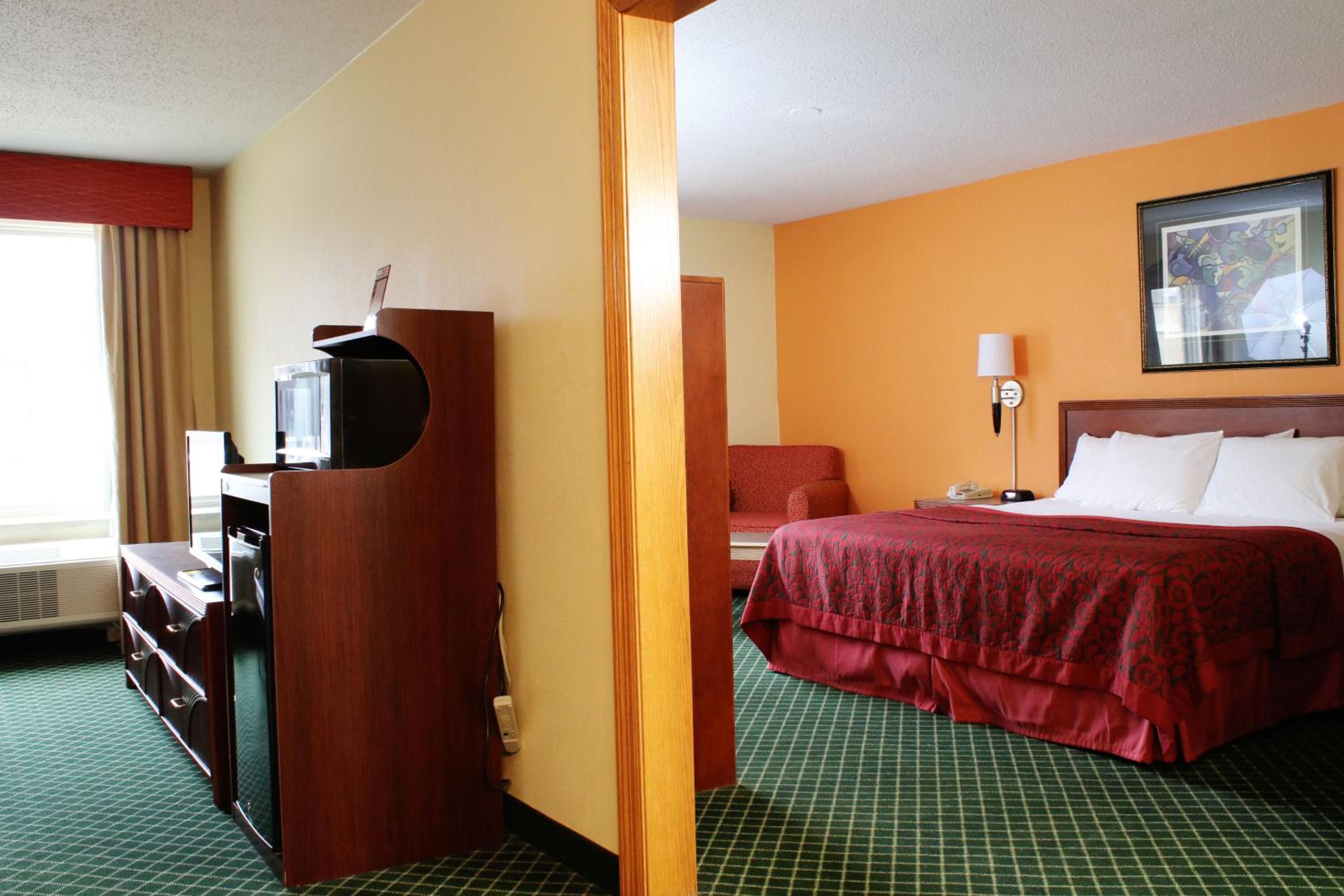 Bloomington Vacations - Days Inn  Suites by Wyndham Bloomington/Normal IL - Property Image 13