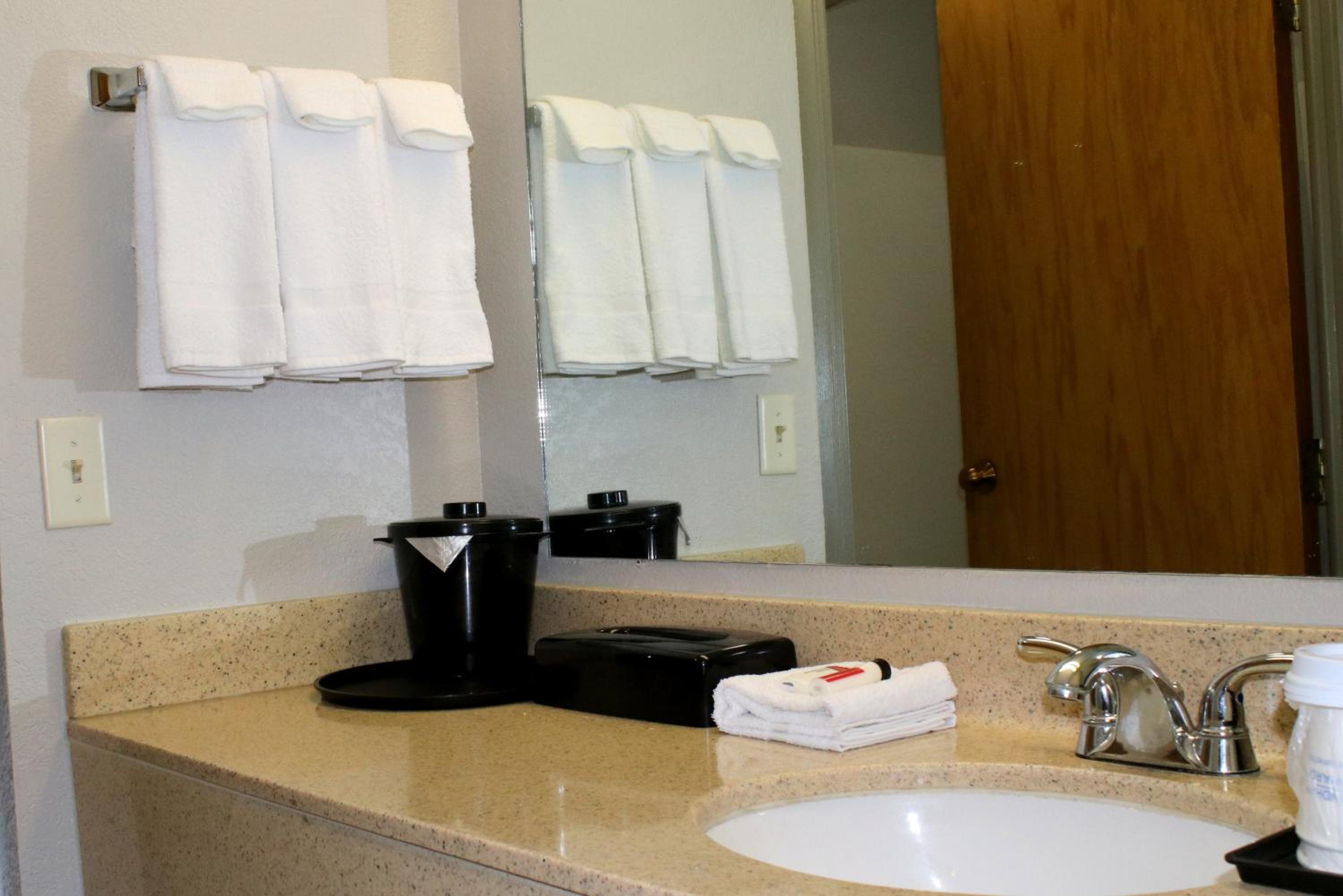 Bloomington Vacations - Days Inn  Suites by Wyndham Bloomington/Normal IL - Property Image 14