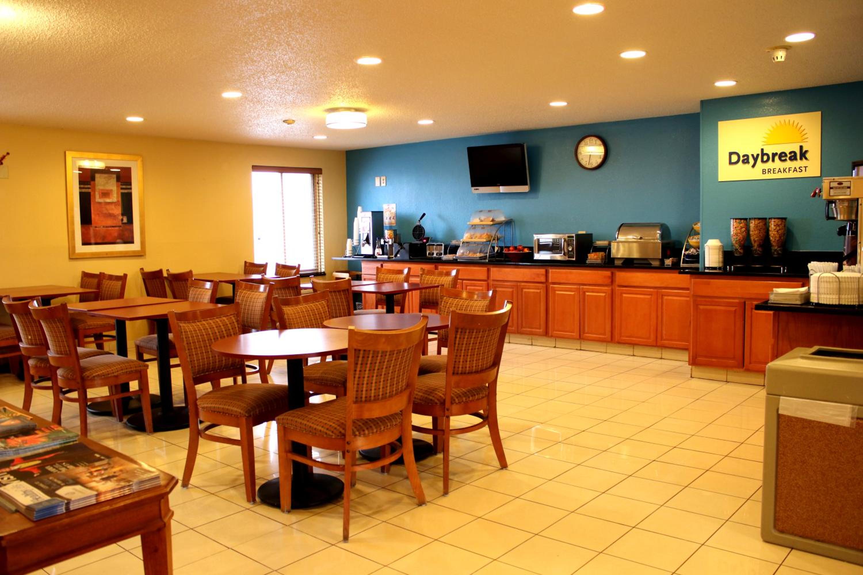 Bloomington Vacations - Days Inn  Suites by Wyndham Bloomington/Normal IL - Property Image 2