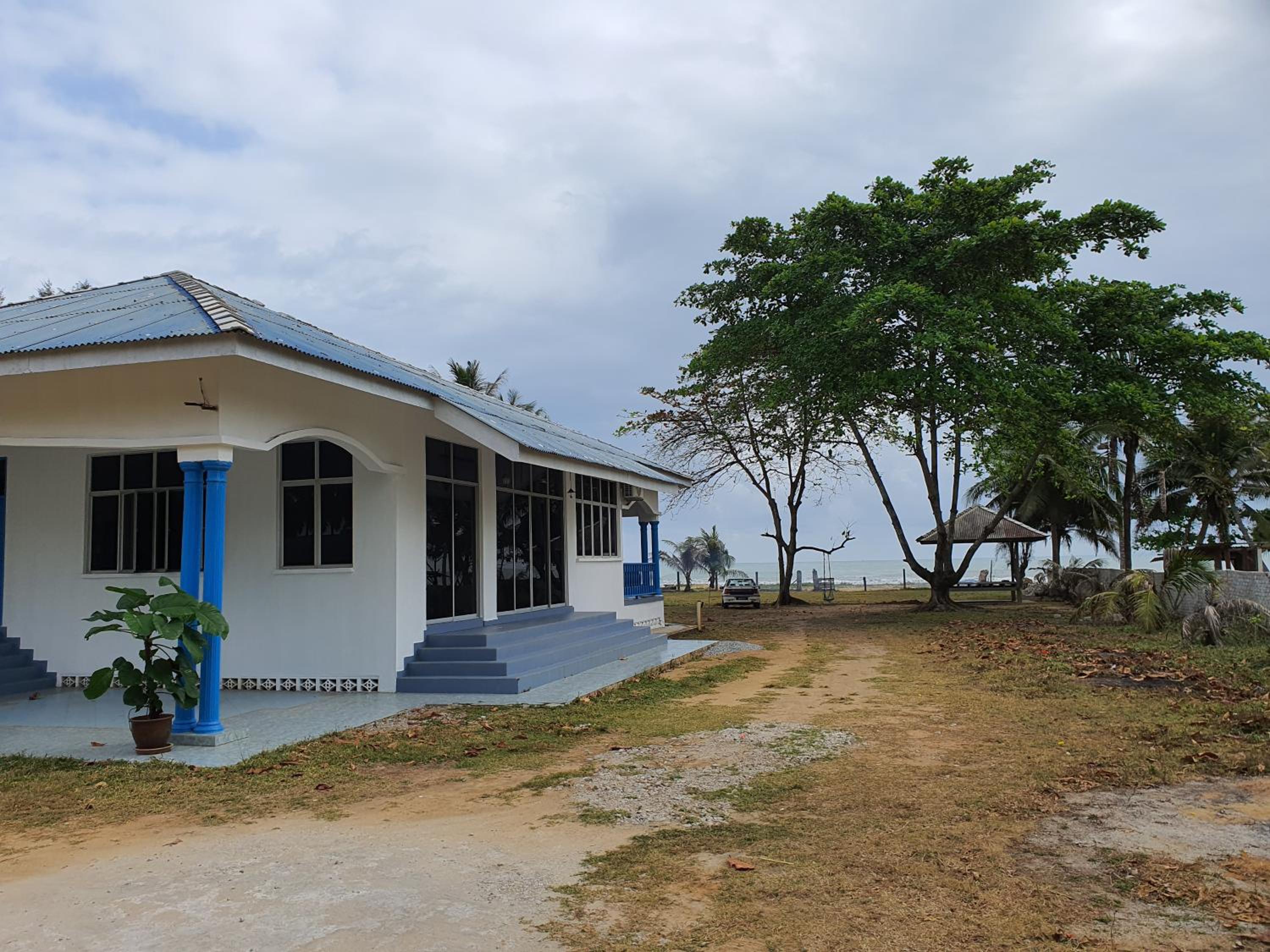 ALA Beach Lodge - Ketapang Homestay photo 1