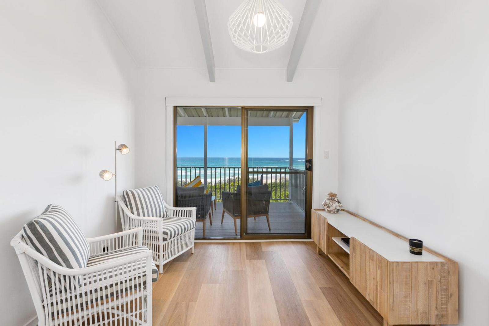 Sandpiper Beachfront House - Hastings Point