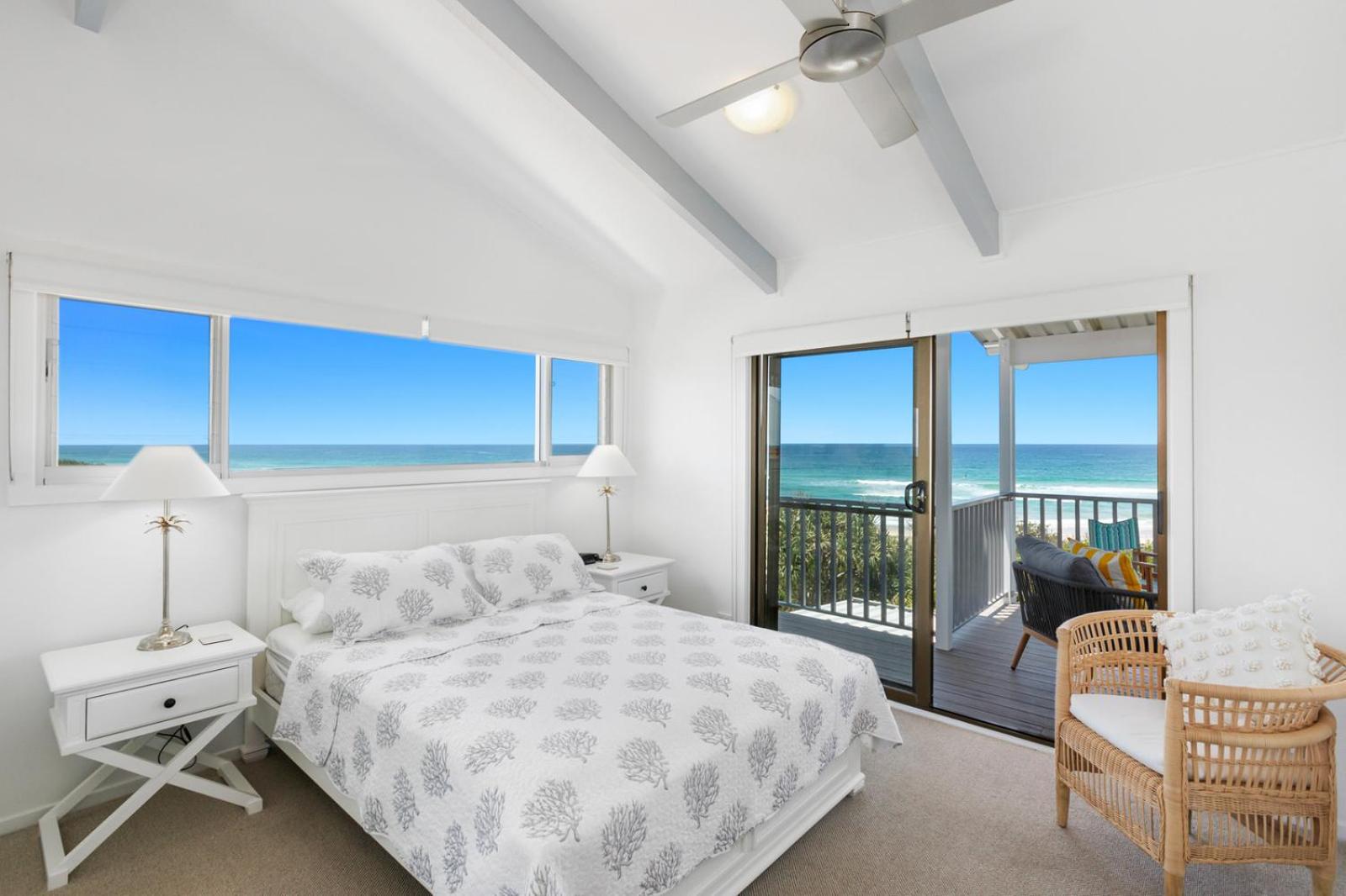 Sandpiper Beachfront House - Hastings Point