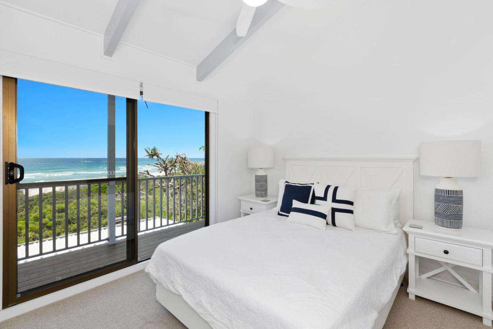 Sandpiper Beachfront House - Hastings Point