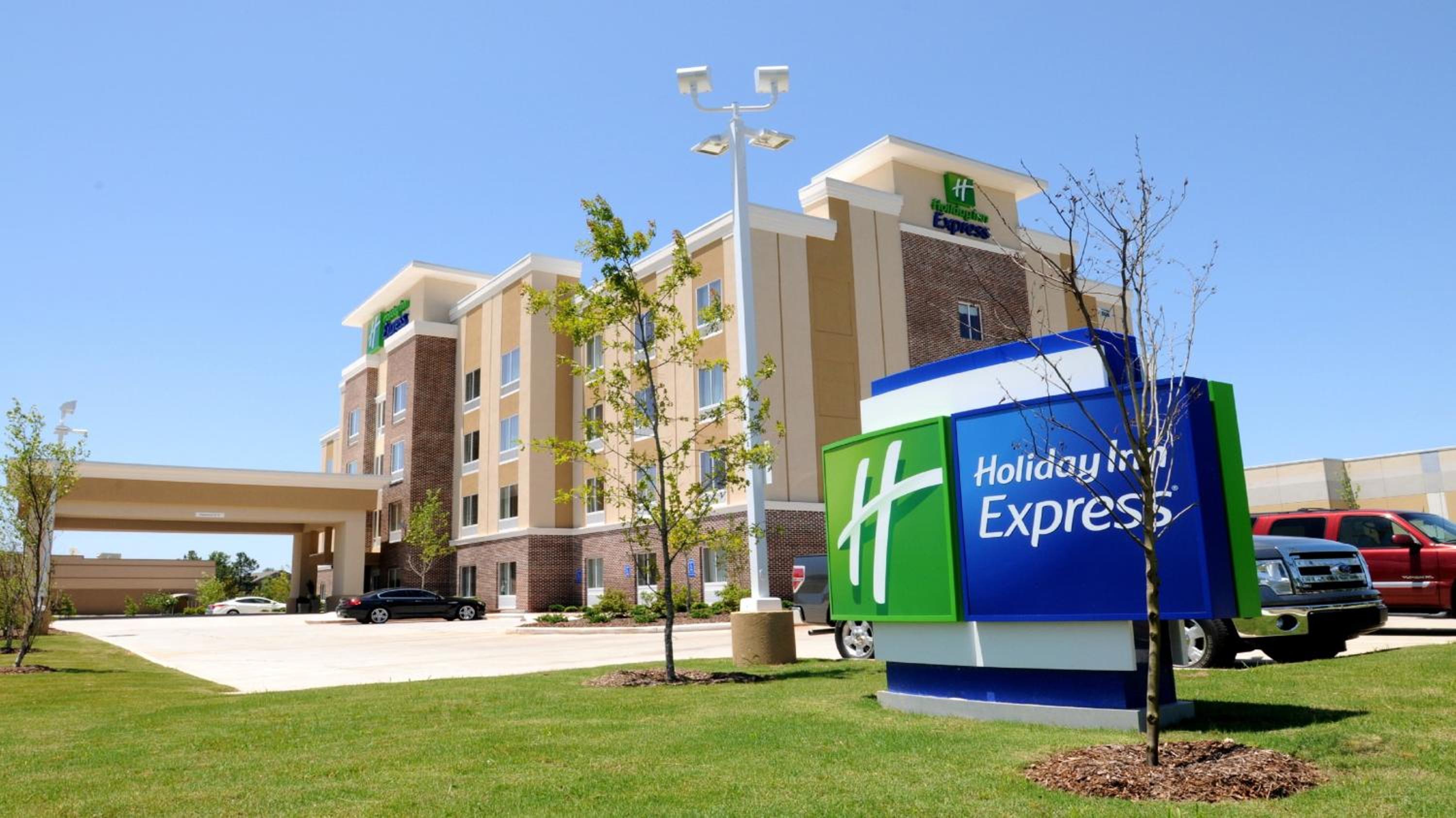 Hotel Holiday Inn Express Covington-Madisonville, an IHG Hotel - Image 1