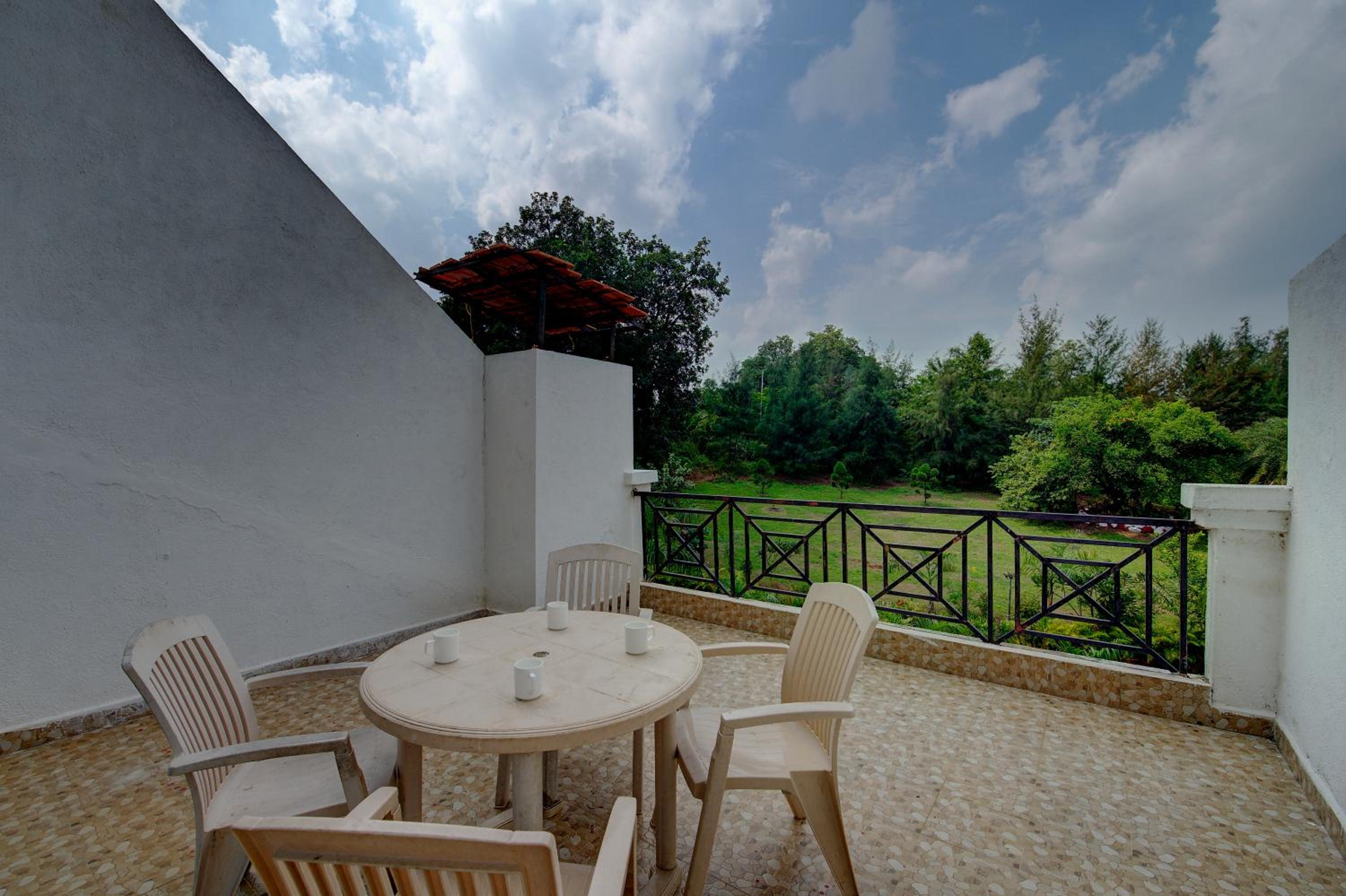 Khanvel Resort