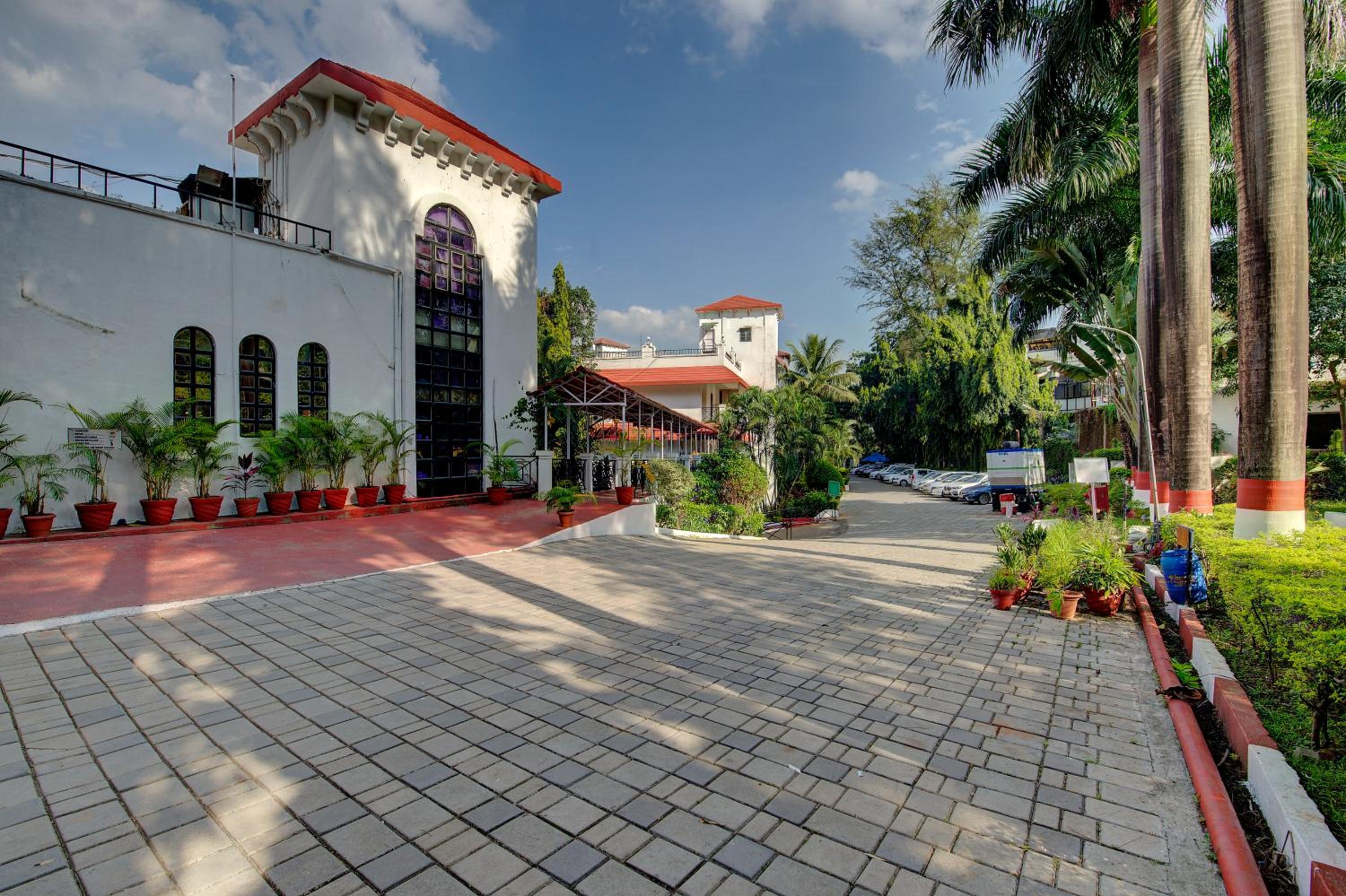Khanvel Resort