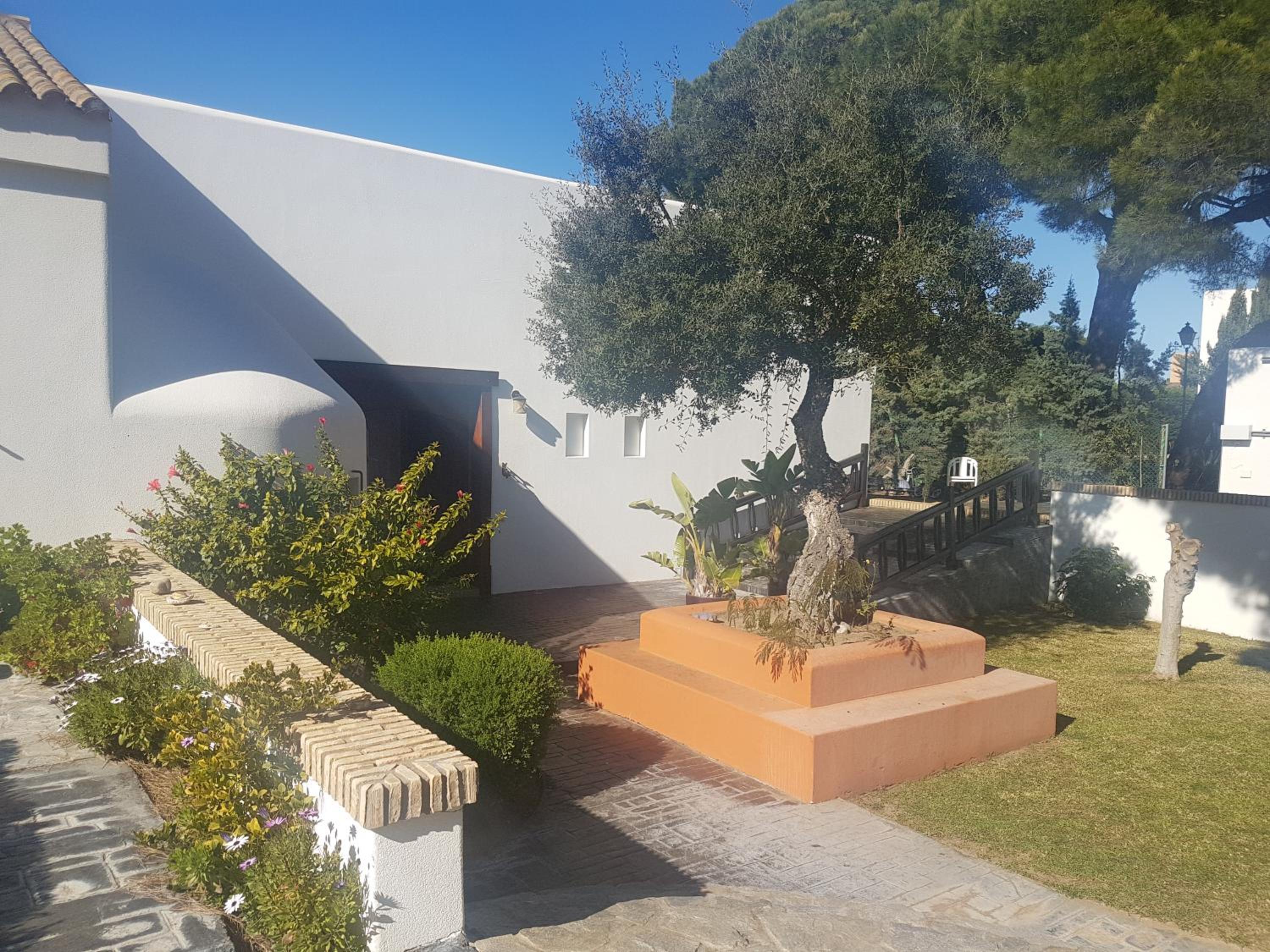 Hotel Villa chillout la barrosa - Image 1