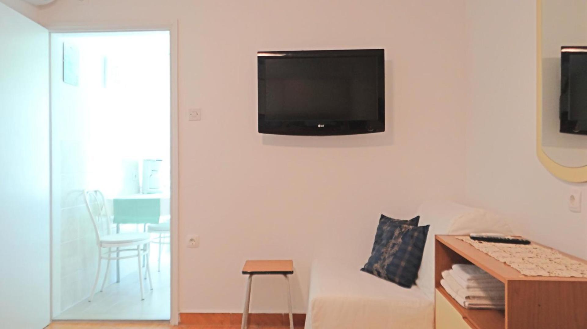 STUDIO MIMI CENTER OF TOWN KRK CROATIA view 4
