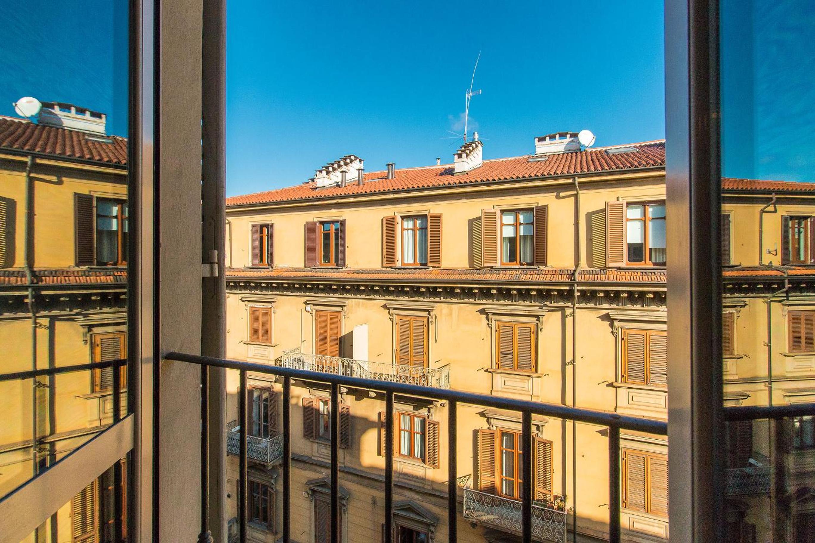 Colorful Statuto Square Design Apart view 3