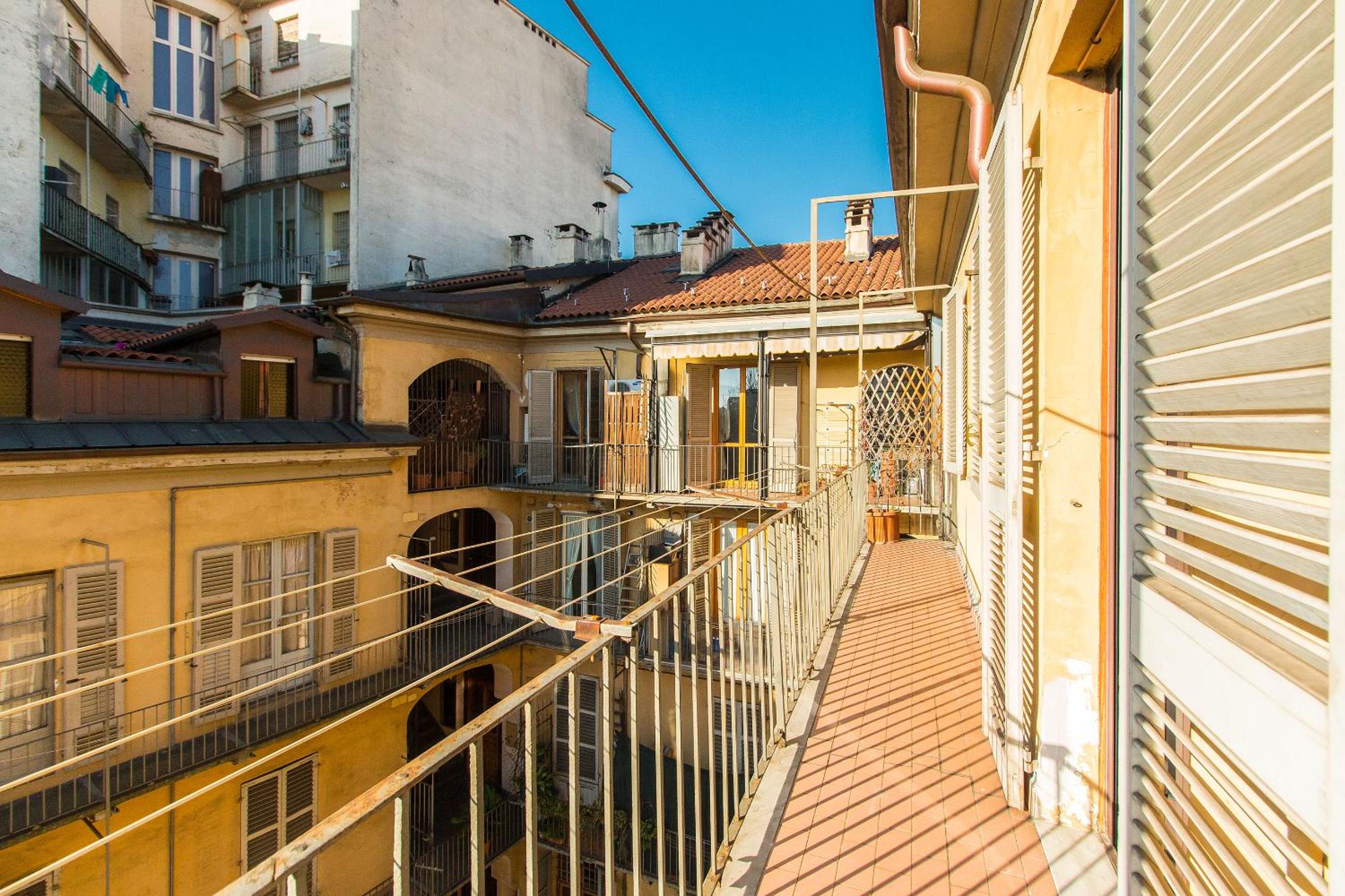 Colorful Statuto Square Design Apart view 4