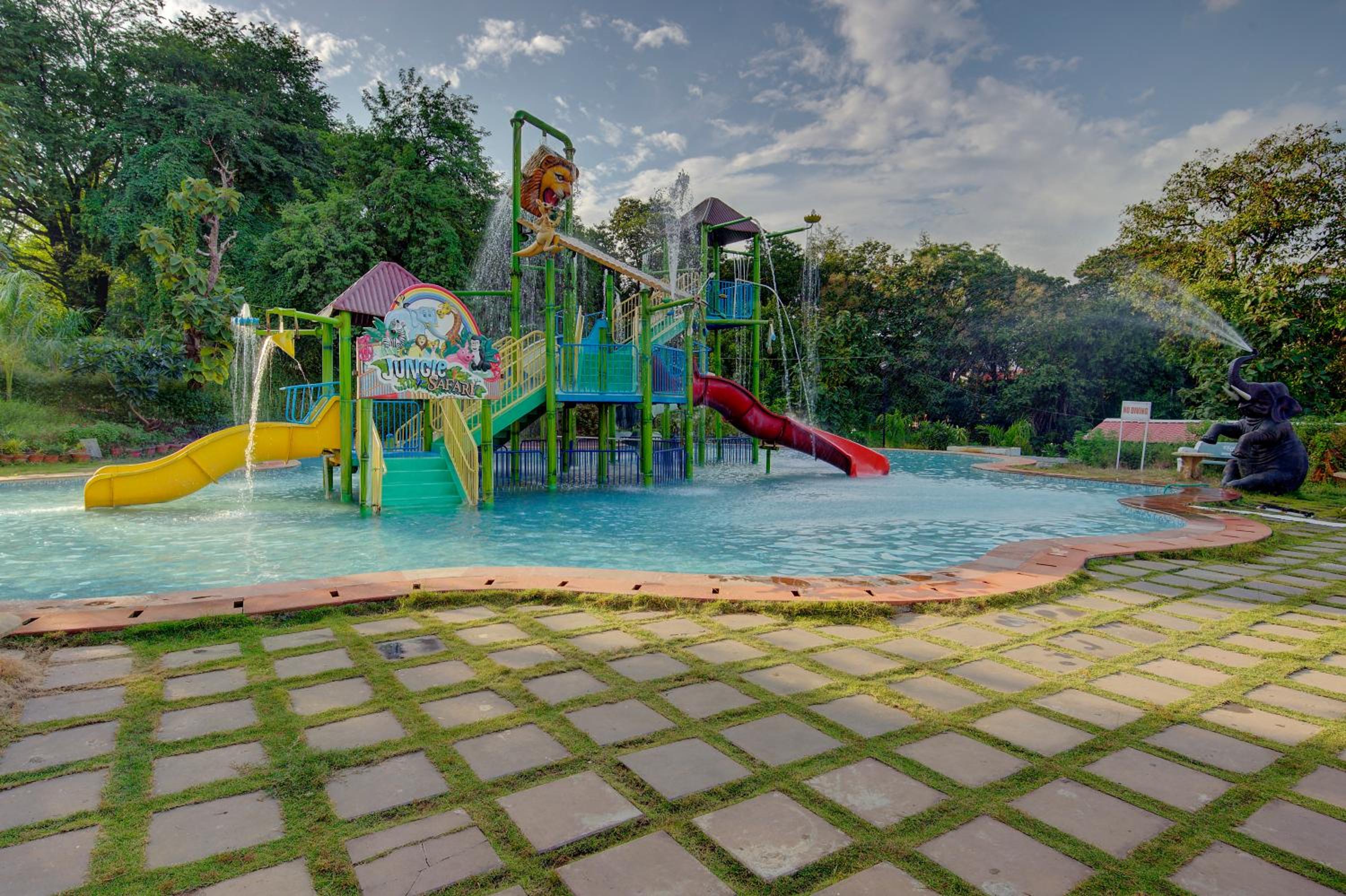 Khanvel Resort