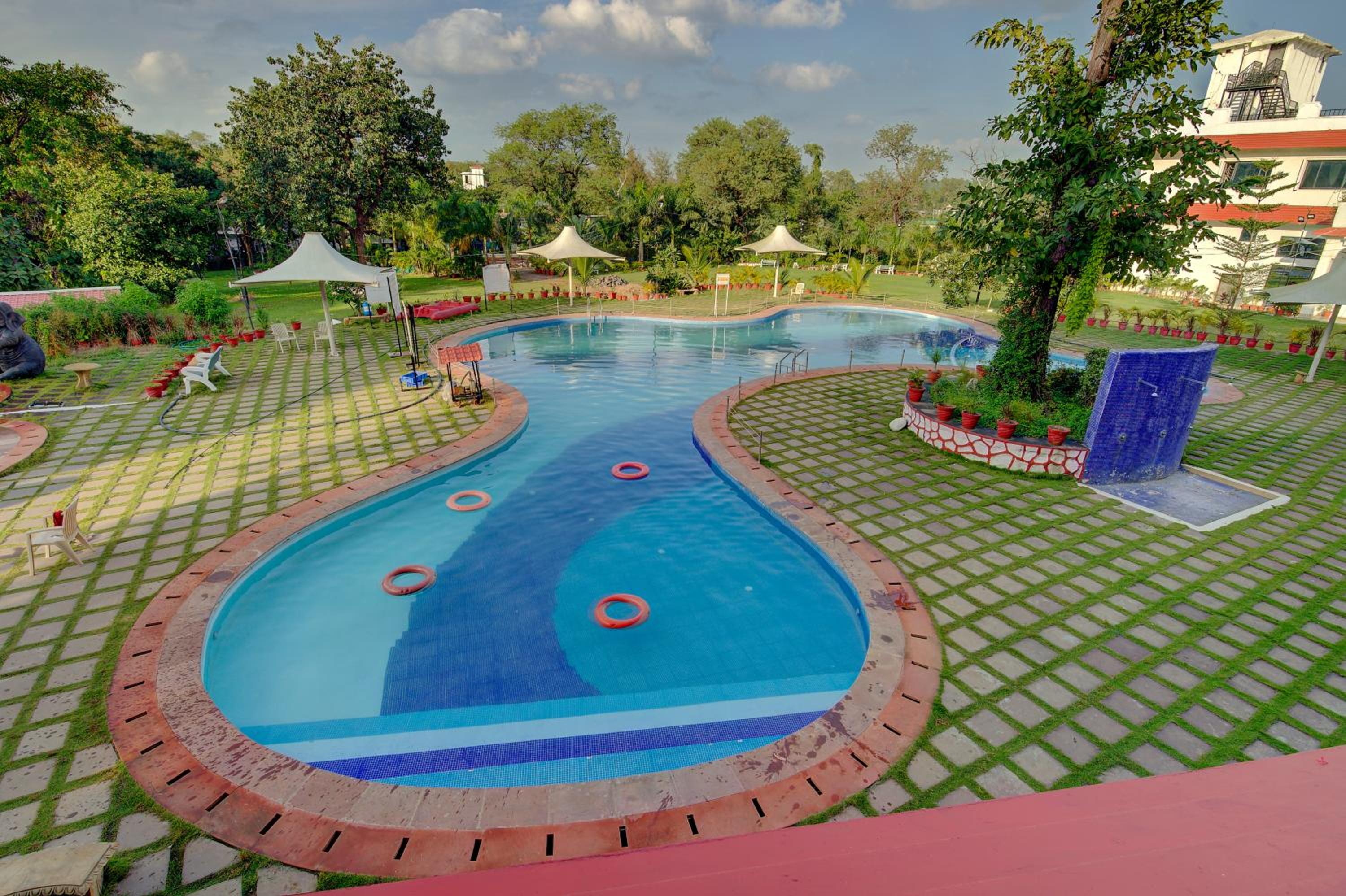 Khanvel Resort