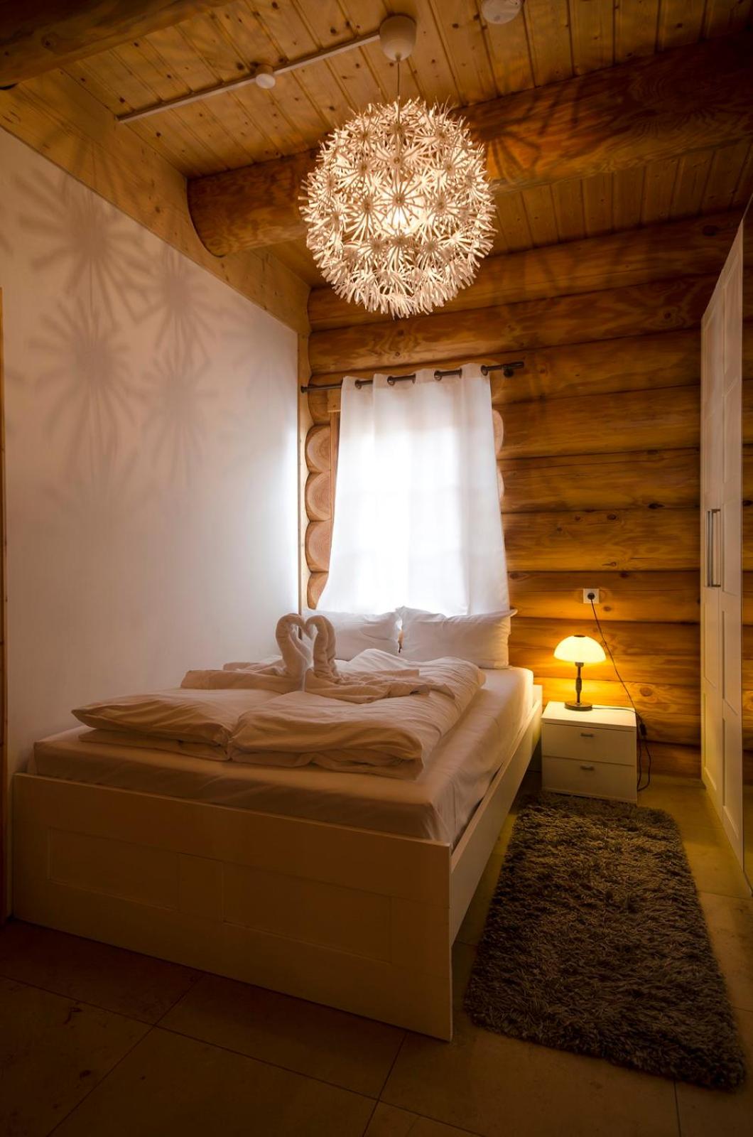 Luxus-Ferienhaus Blockhaus Chalet Nr 1 Toplage am Feldberg mit Sauna, Outdoor-Hottub, Kamin auf 1300m üM