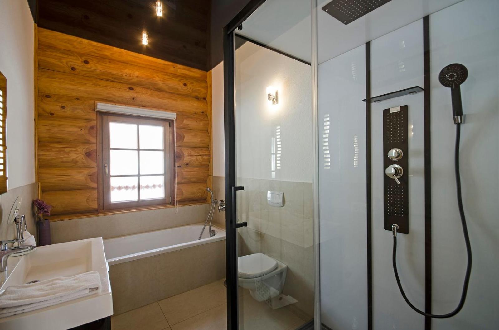 Luxus-Ferienhaus Blockhaus Chalet Nr 1 Toplage am Feldberg mit Sauna, Outdoor-Hottub, Kamin auf 1300m üM