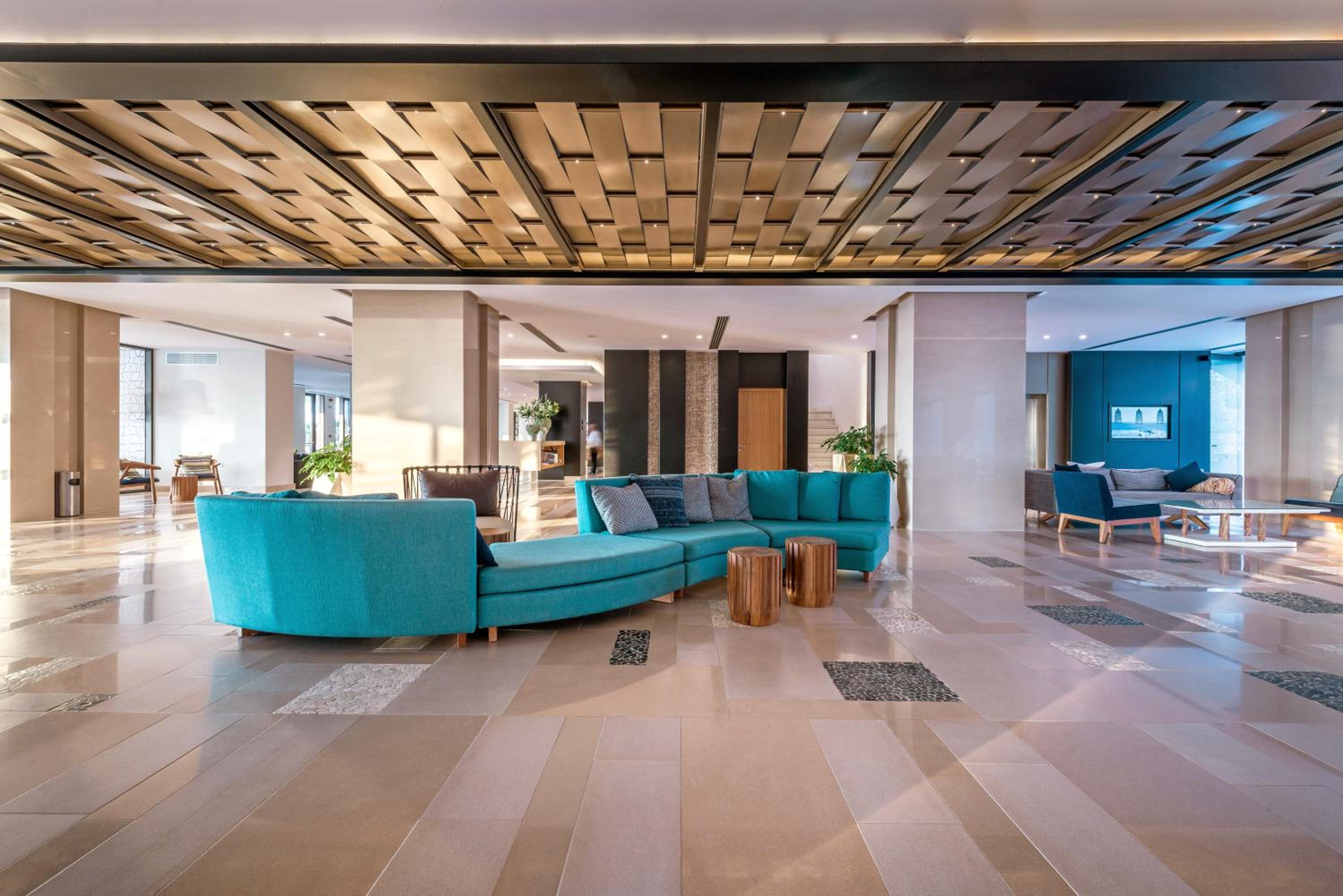 Lobby & Reception