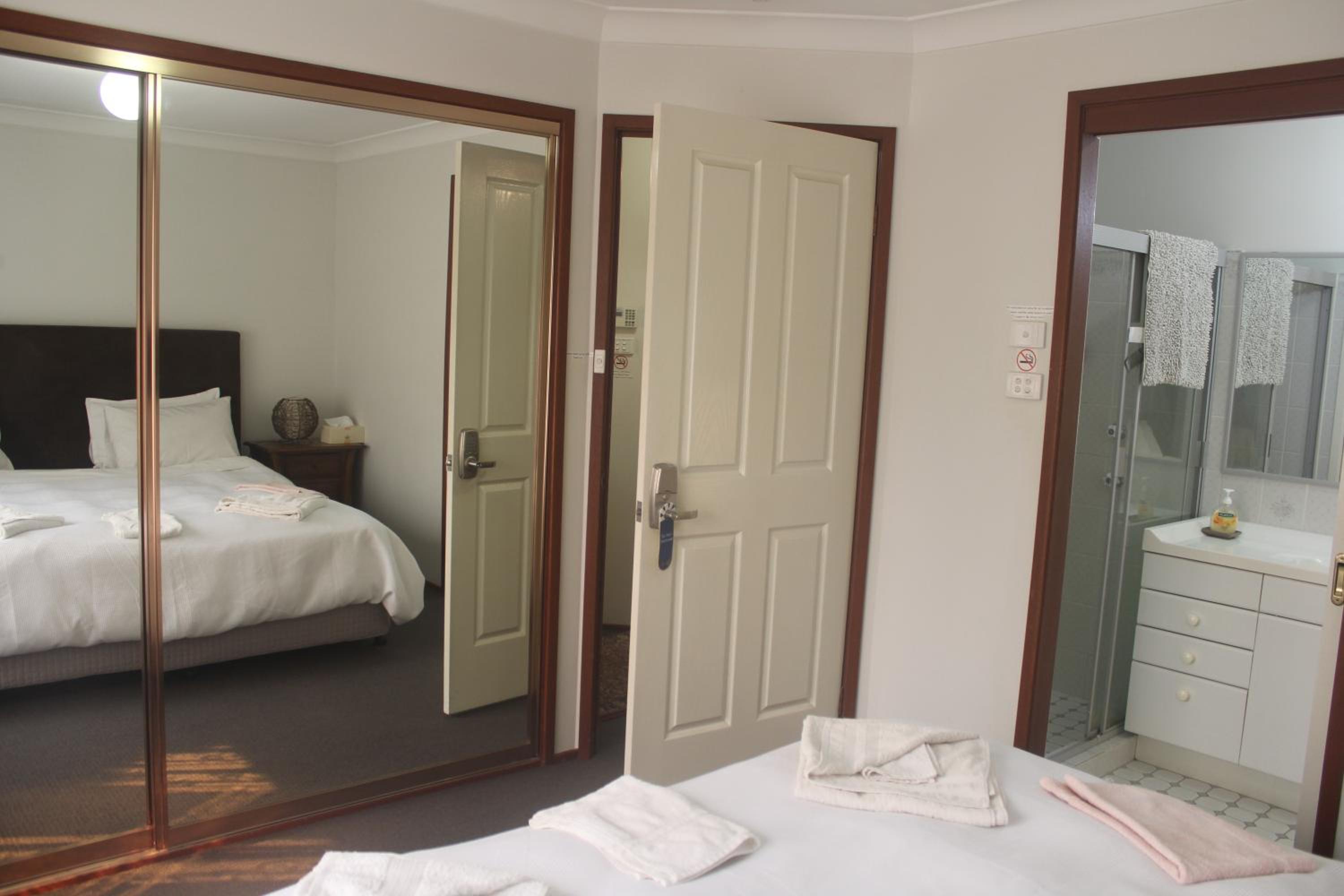 JOHN HUNTER B&B