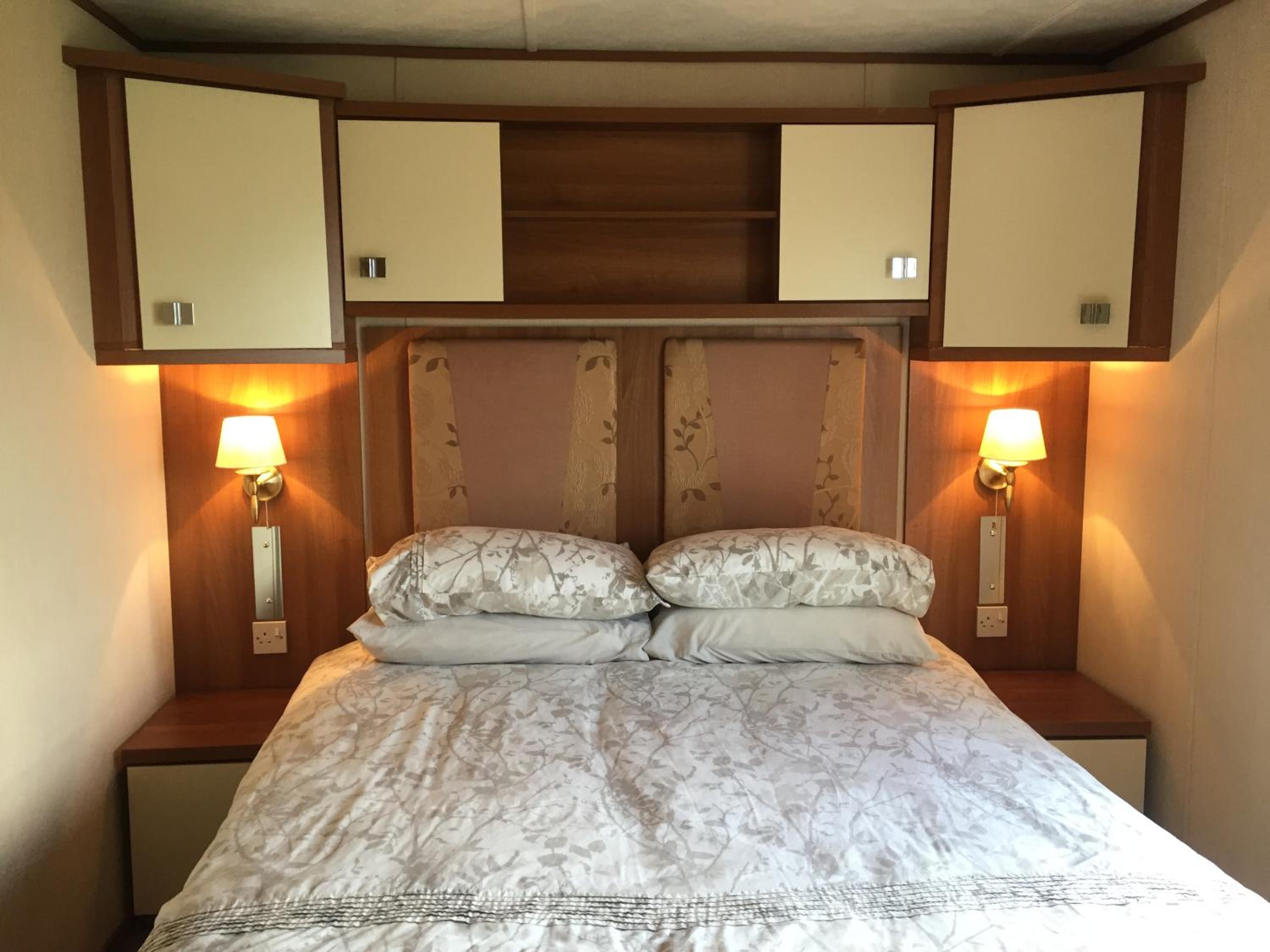 Pet Friendly 'Instow' Caravan with Sea Views view 4