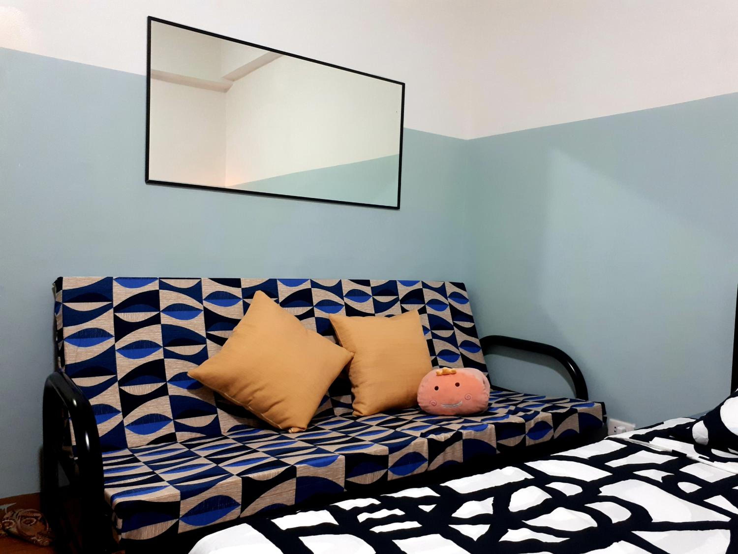 Cozy condo unit 5mins from Mactan Cebu Int'l Airport with Netflix view 4