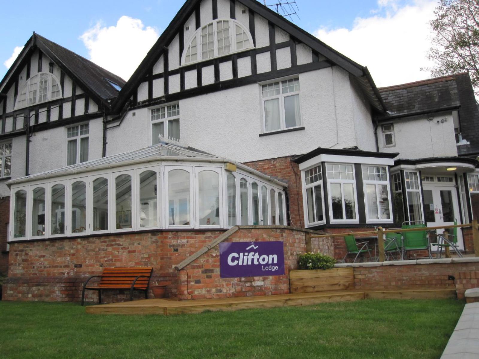 High Wycombe Vacations - Clifton Lodge Hotel - Property Image 1