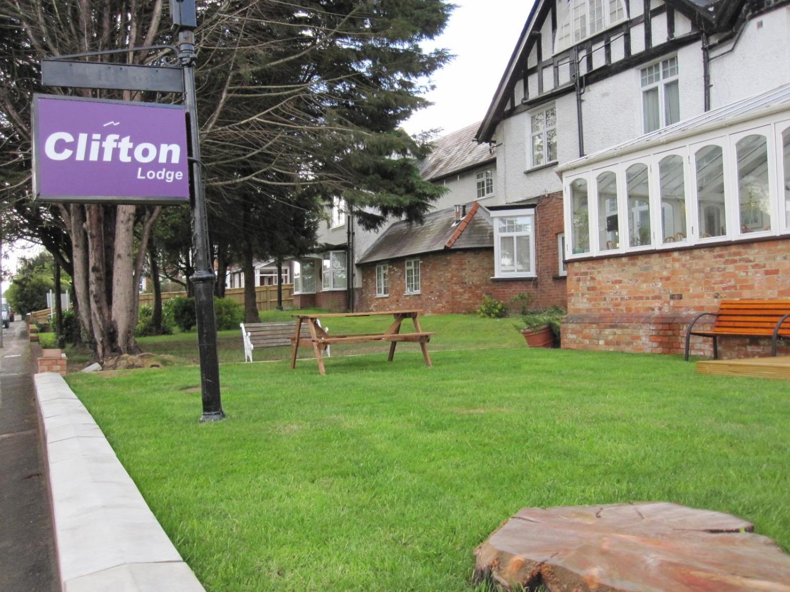 High Wycombe Vacations - Clifton Lodge Hotel - Property Image 3