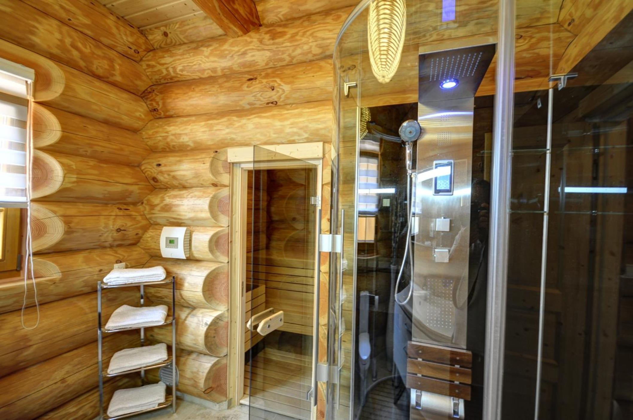 Luxus-Ferienhaus Blockhaus Chalet Nr 2 Toplage am Feldberg mit Sauna, Outdoor-Hottub, Kamin auf 1300m üM