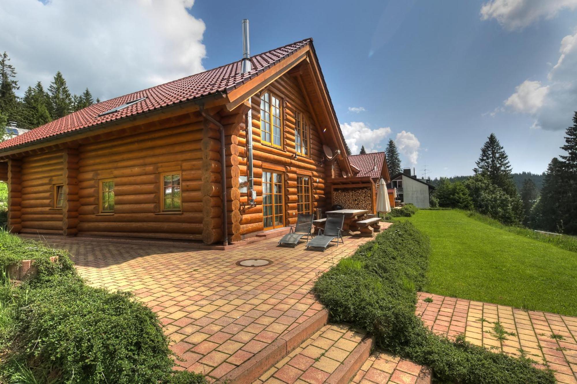 Luxus-Ferienhaus Blockhaus Chalet Nr 2 Toplage am Feldberg mit Sauna, Outdoor-Hottub, Kamin auf 1300m üM