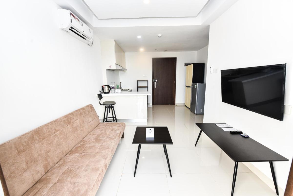 LOVINA 17-10 AT Harbour Bay Residences view 3
