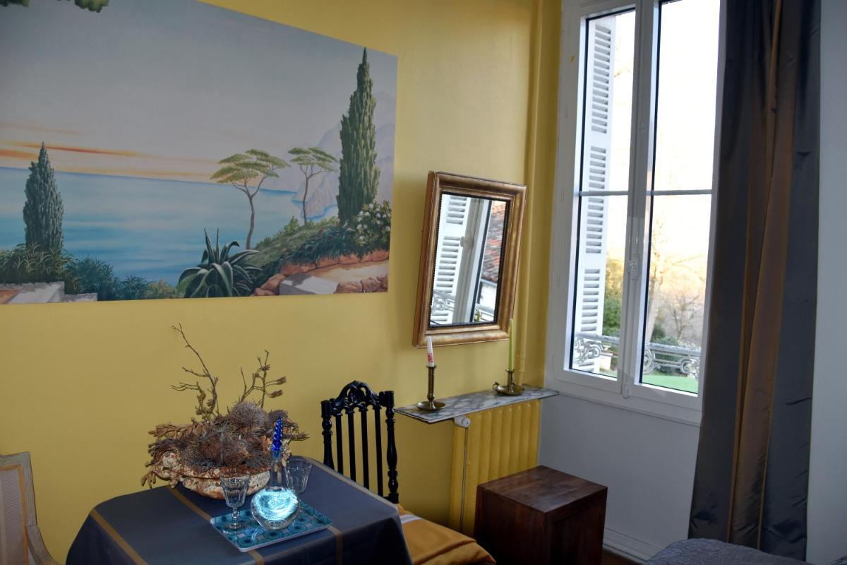 Les Hirondelles view 4