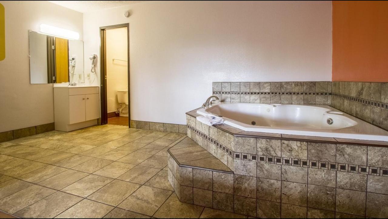 Motel 6-Ashland, OH