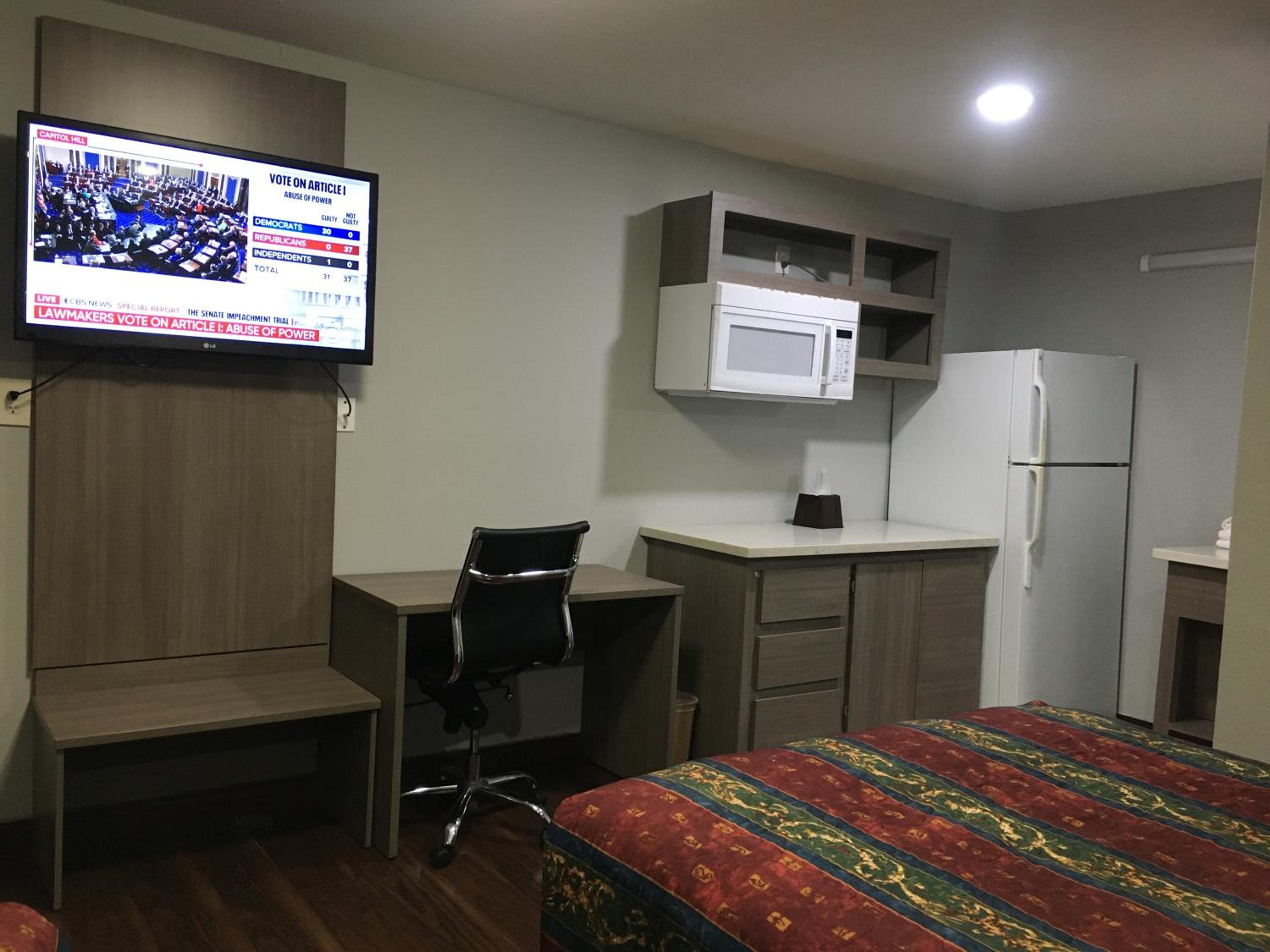 Travel Inn  Suites - Property Image 3
