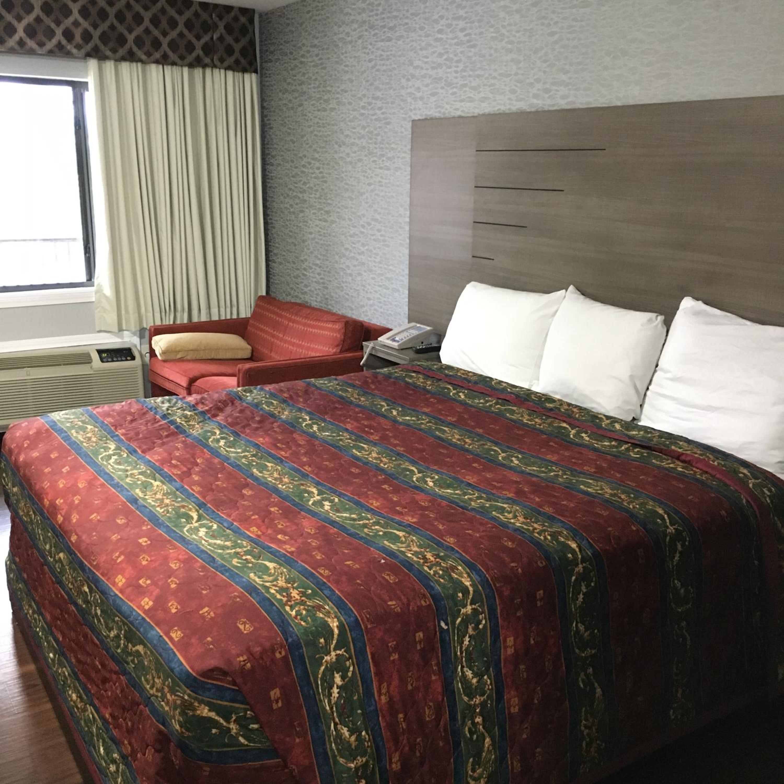 Travel Inn  Suites - Property Image 2