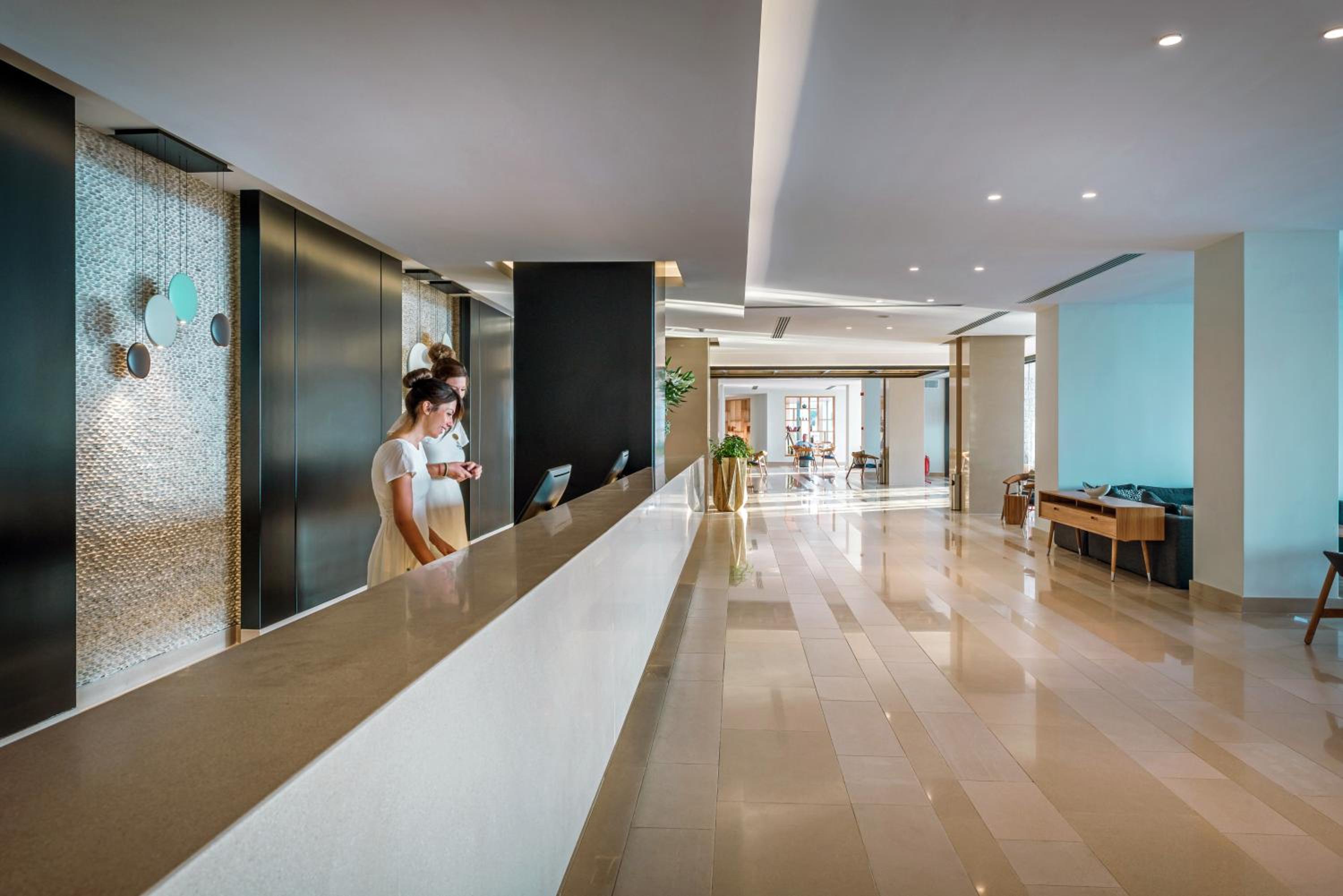 Lobby & Reception