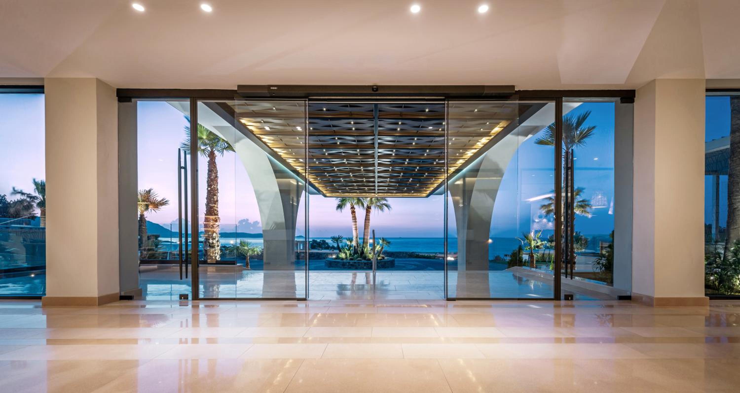 Lobby & Reception