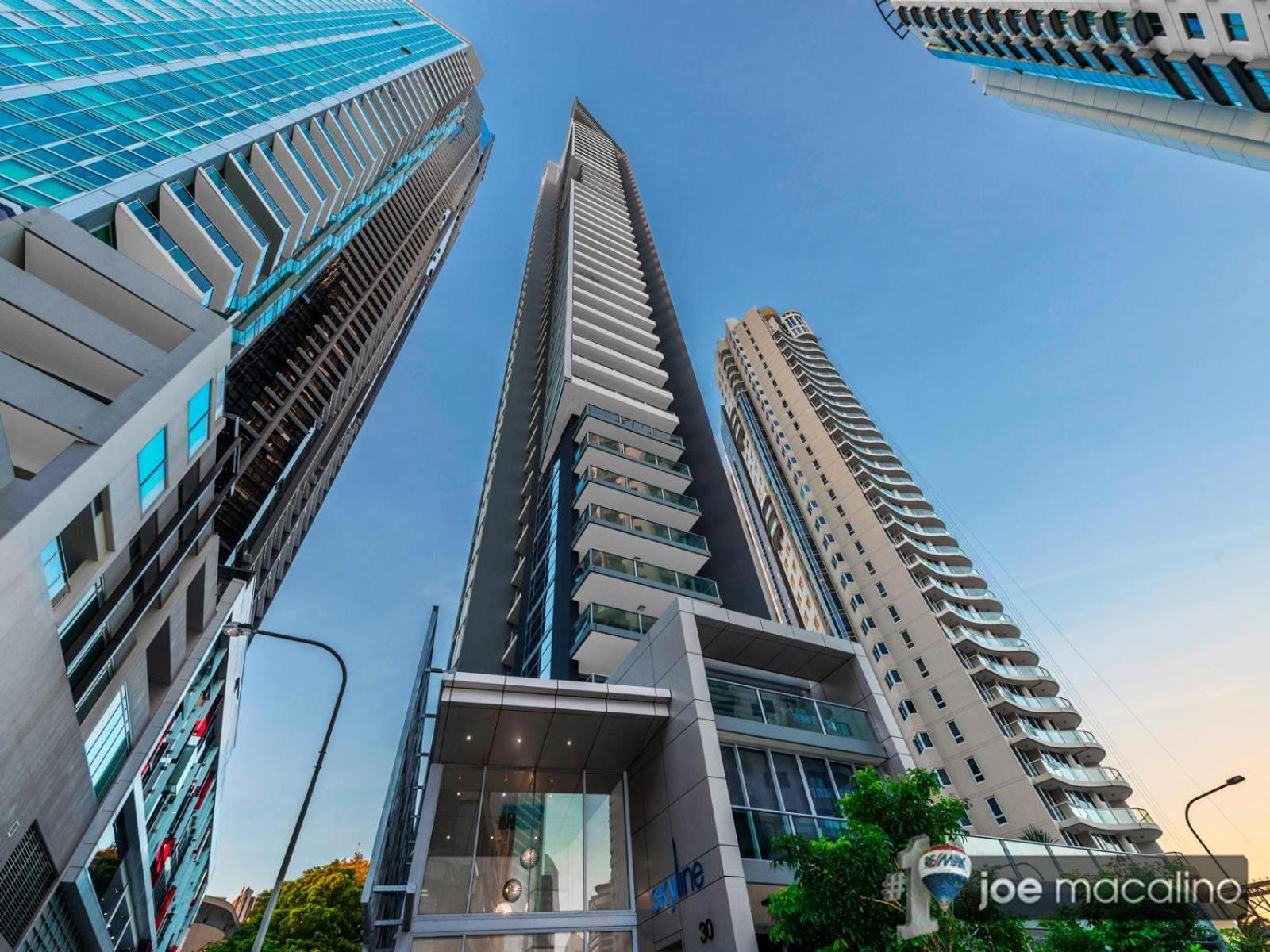 Executive 3 Bedroom Family Suite - Brisbane CBD - Views - Netflix - Fast Wifi - Free parking