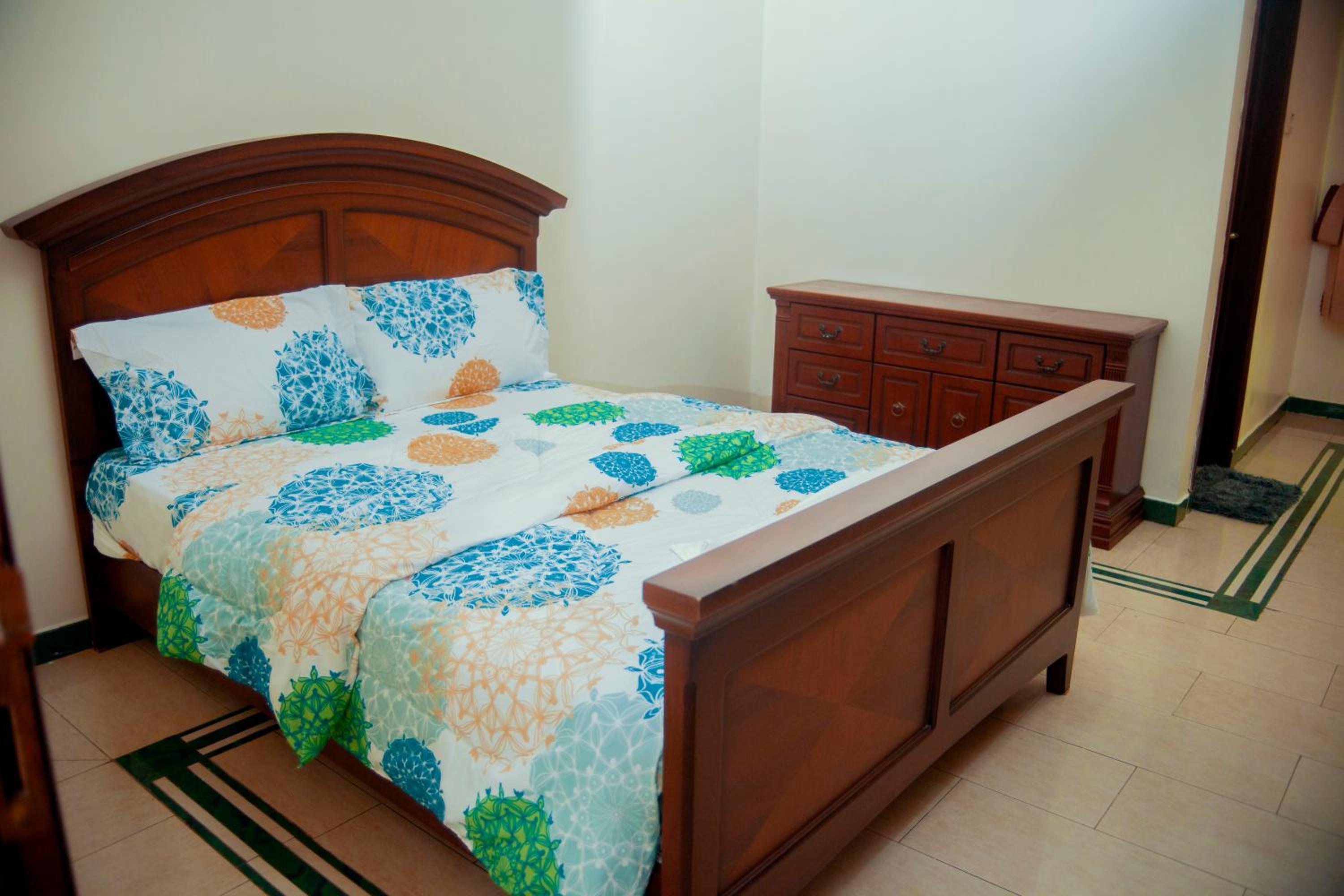 Luxury Apartment with Ocean View in Oyster Bay view 3