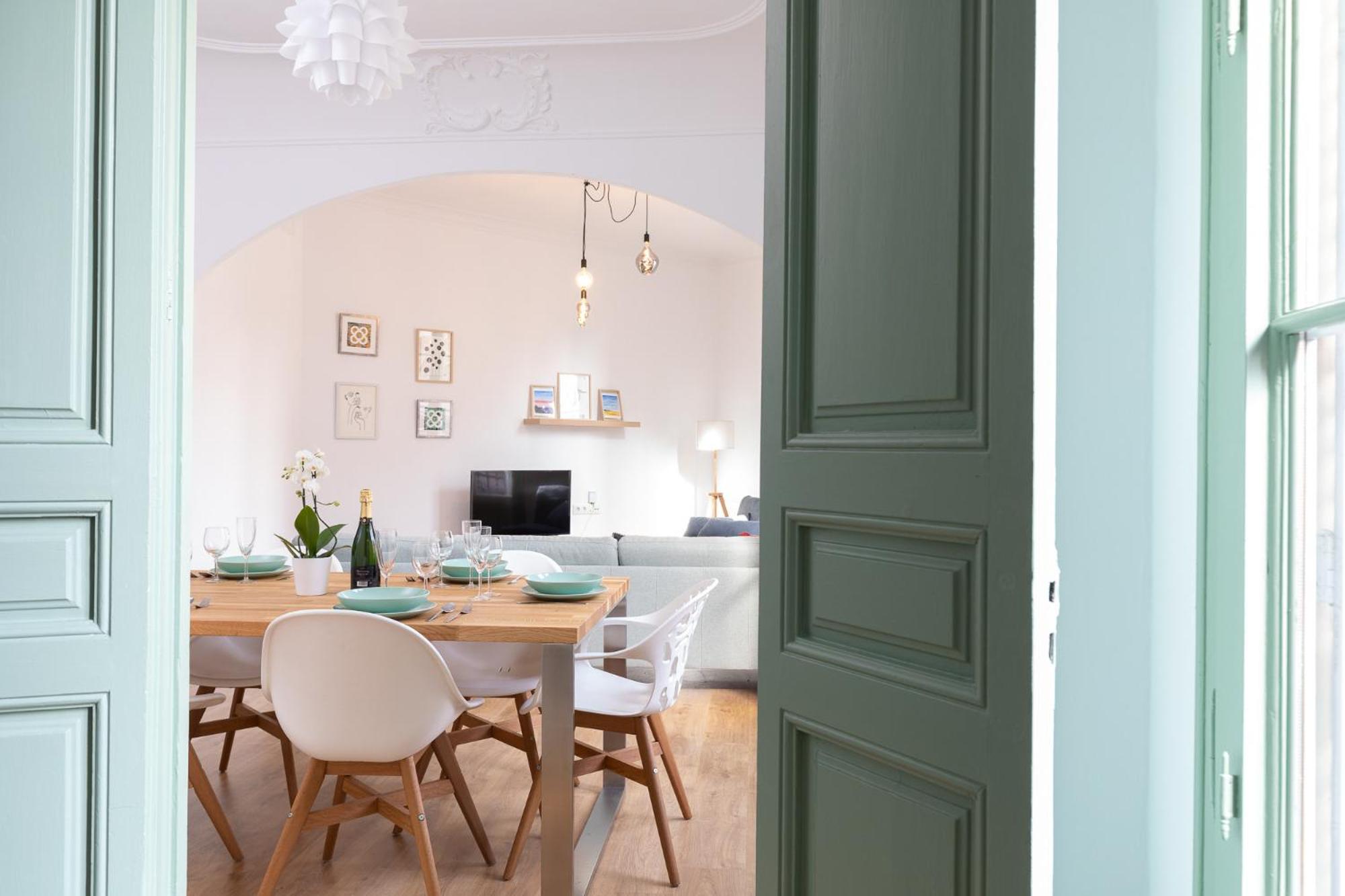 Modernist Family Apartment by PriorityVillas