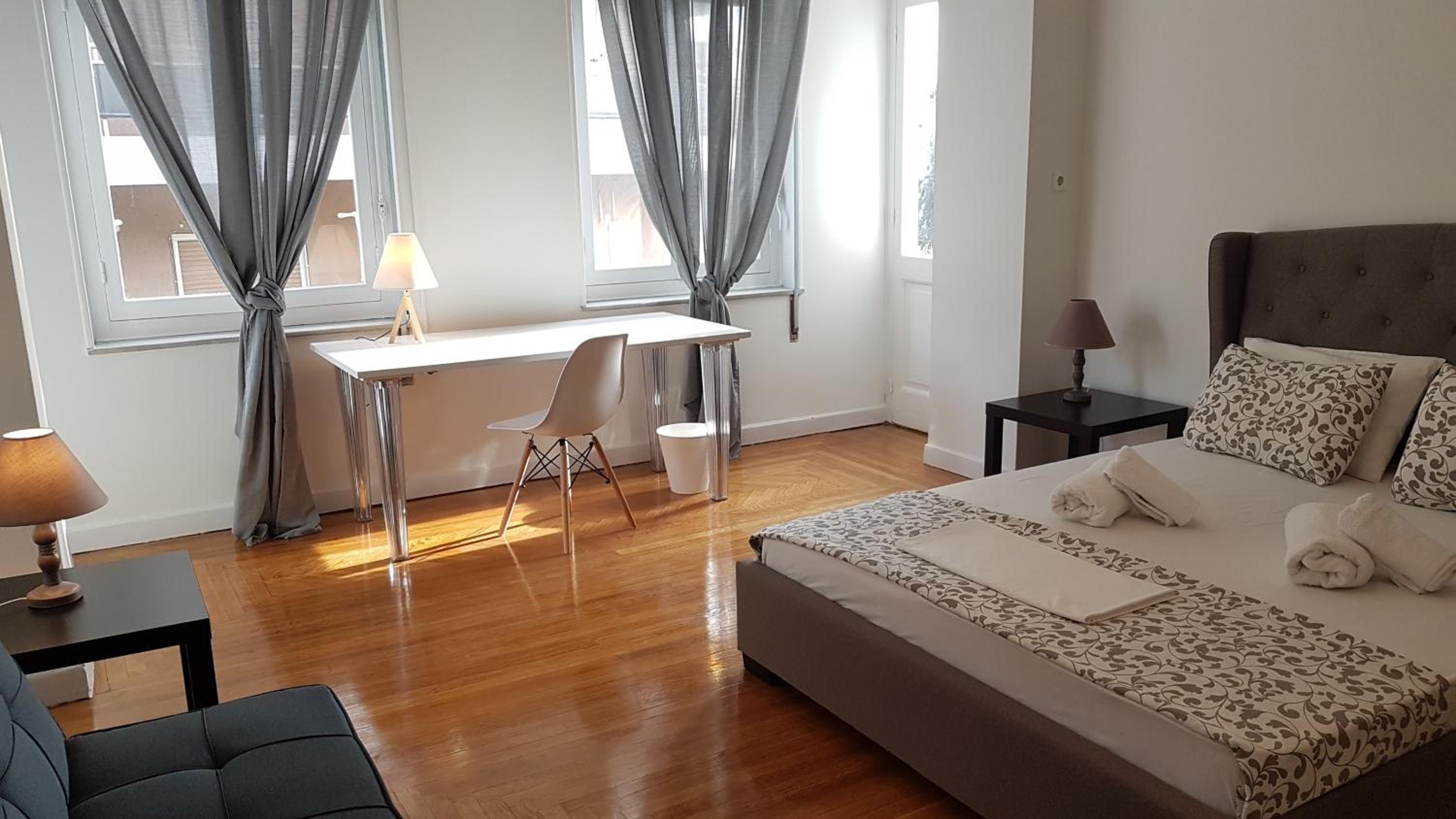 Ionian Apartment- Athens Center, 6 BD, 2.5 BATH