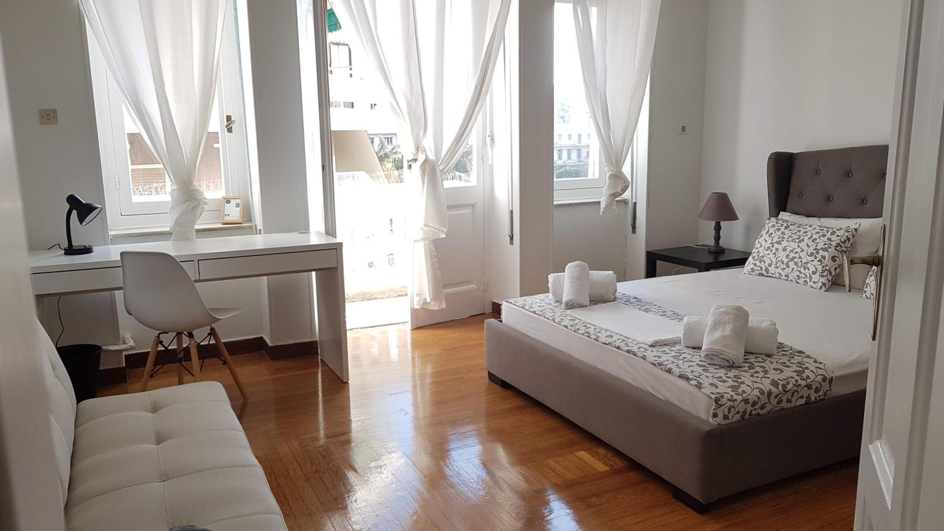 Ionian Apartment- Athens Center, 6 BD, 2.5 BATH