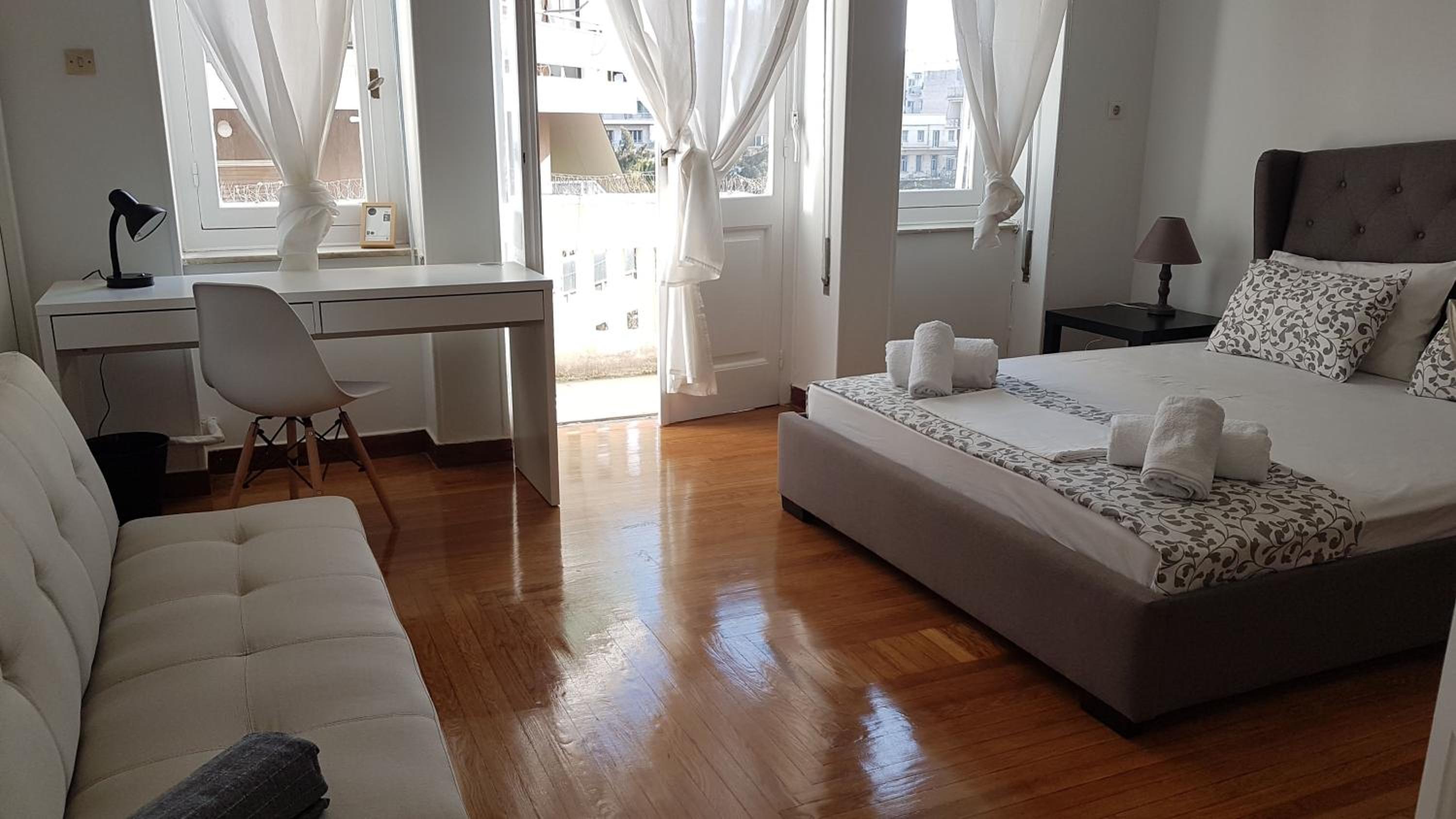 Ionian Apartment- Athens Center, 6 BD, 2.5 BATH