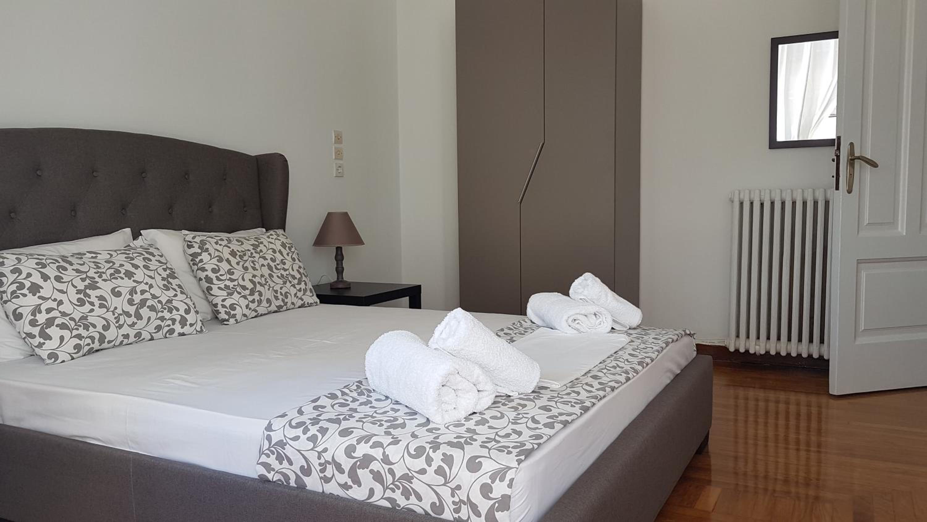 Ionian Apartment- Athens Center, 6 BD, 2.5 BATH