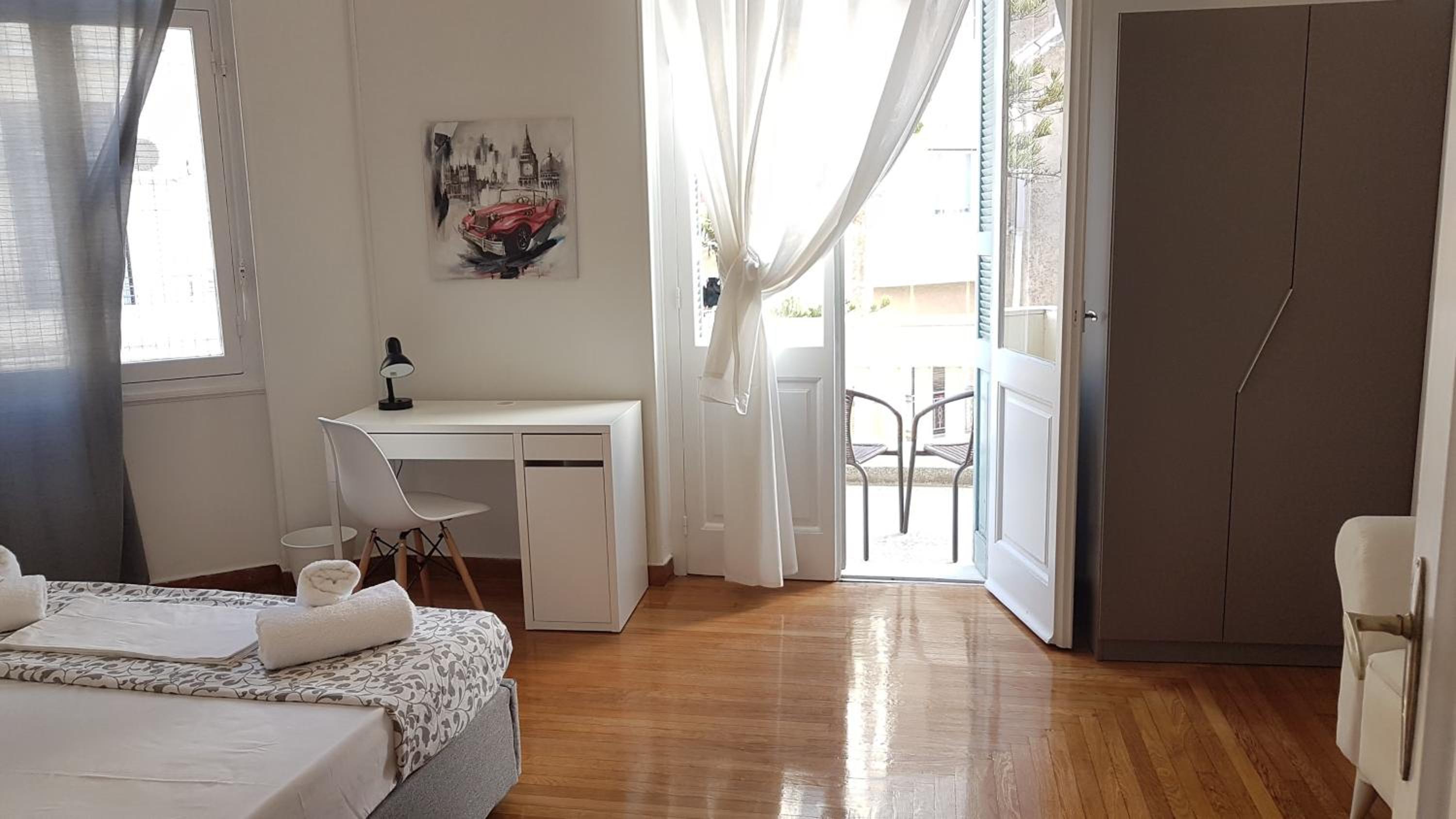 Ionian Apartment- Athens Center, 6 BD, 2.5 BATH