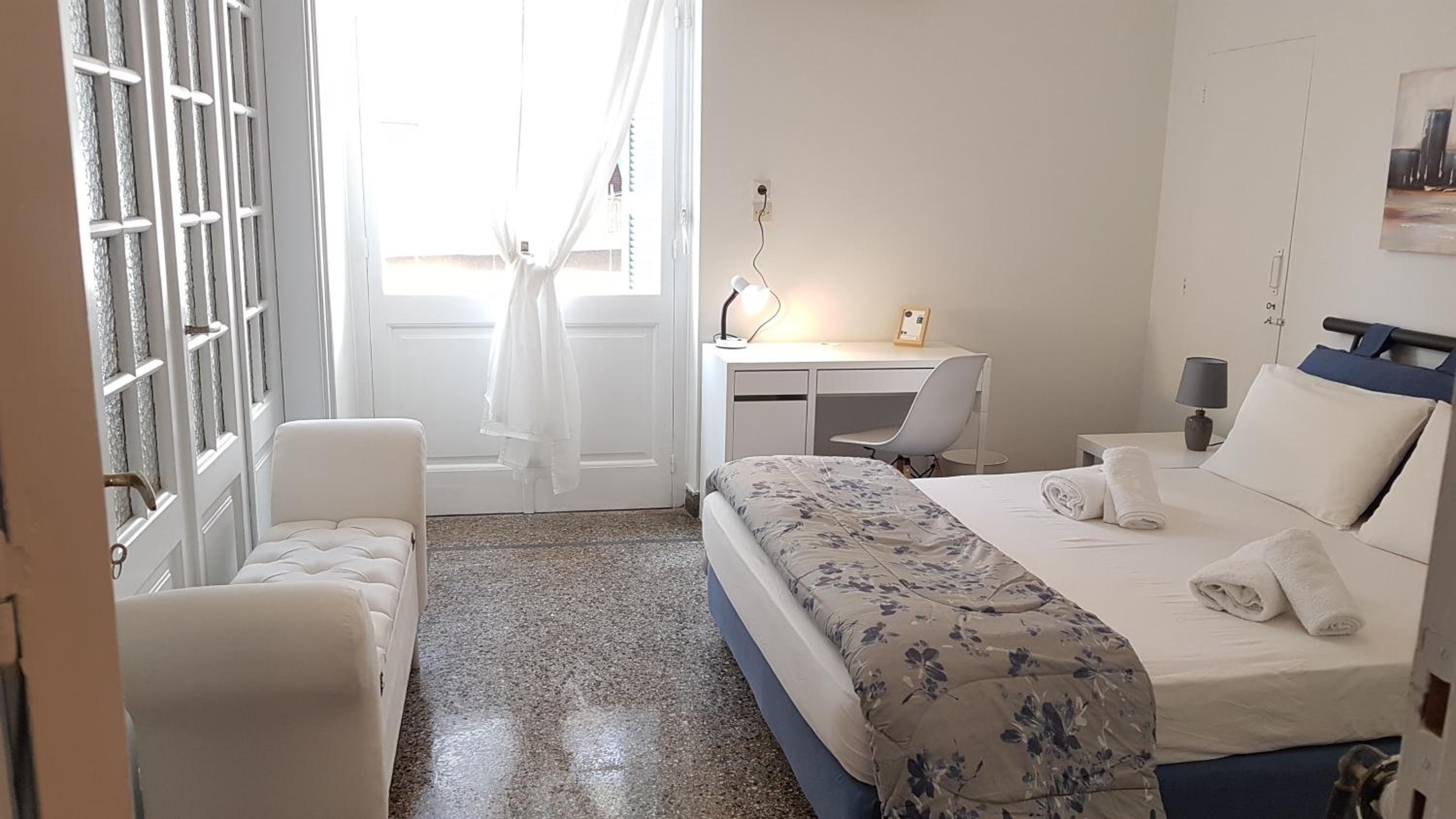 Ionian Apartment- Athens Center, 6 BD, 2.5 BATH