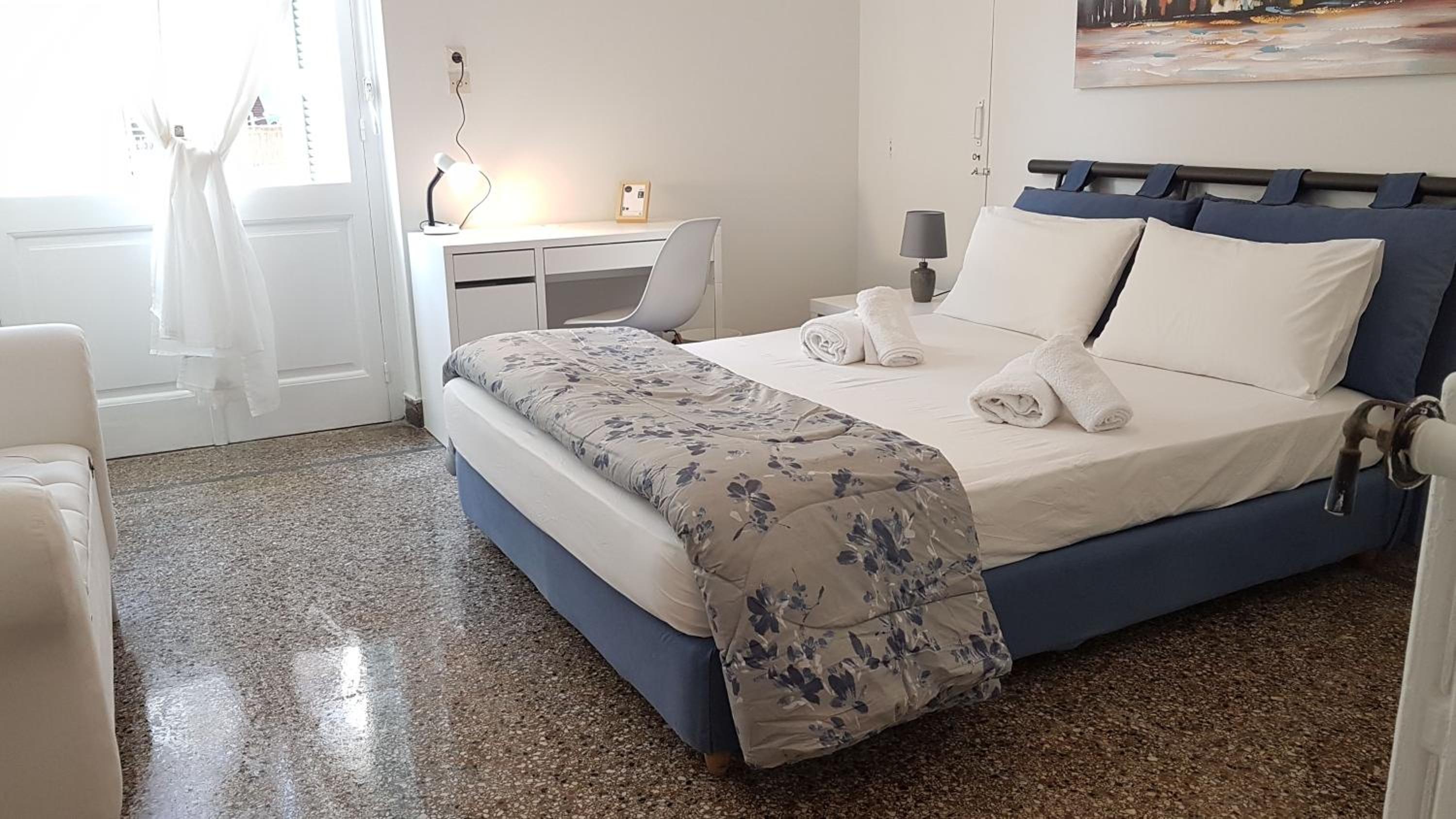 Ionian Apartment- Athens Center, 6 BD, 2.5 BATH